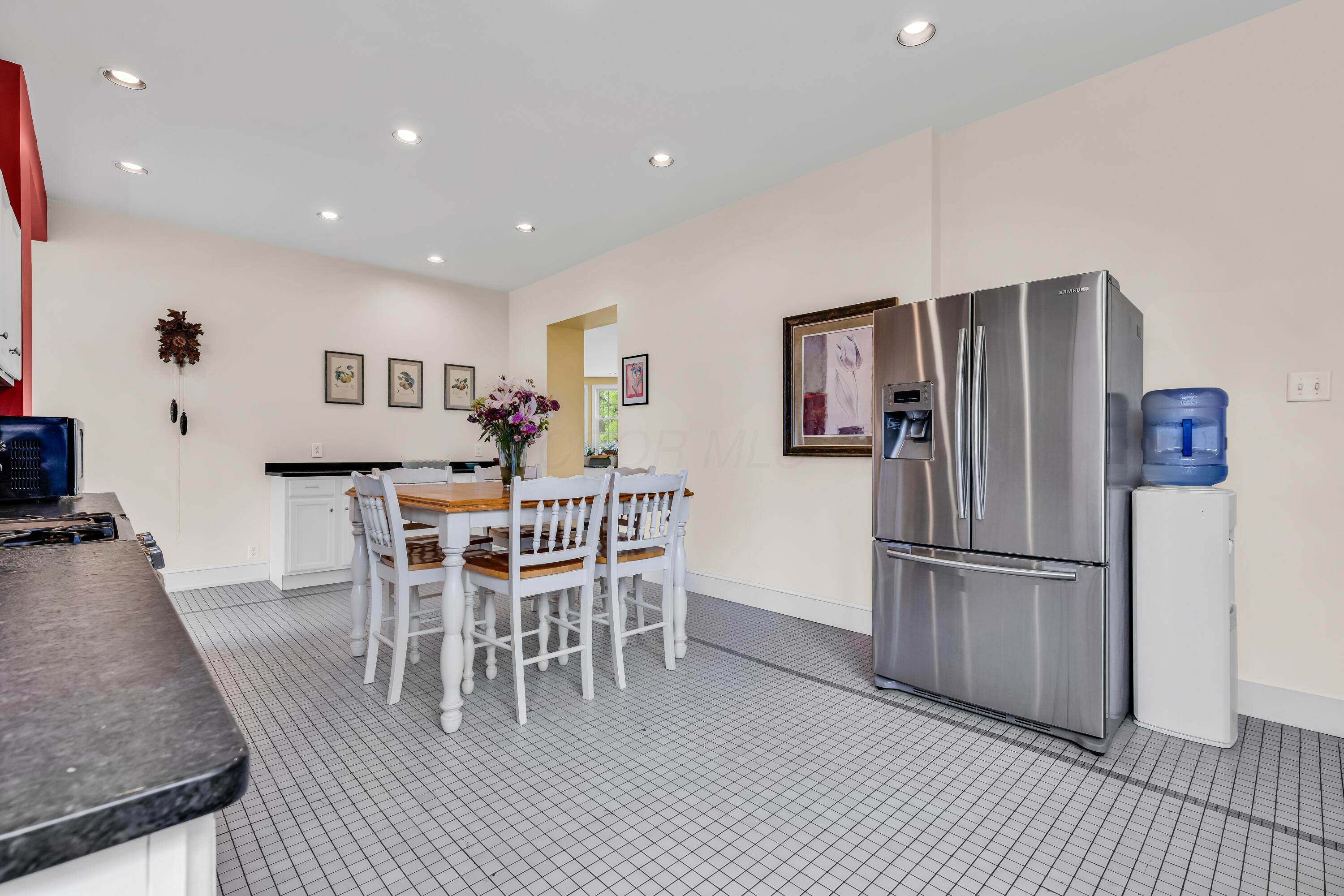 Thornville, Ohio, 43076, United States, 9 Bedrooms Bedrooms, ,7 BathroomsBathrooms,Residential,Active,1821951