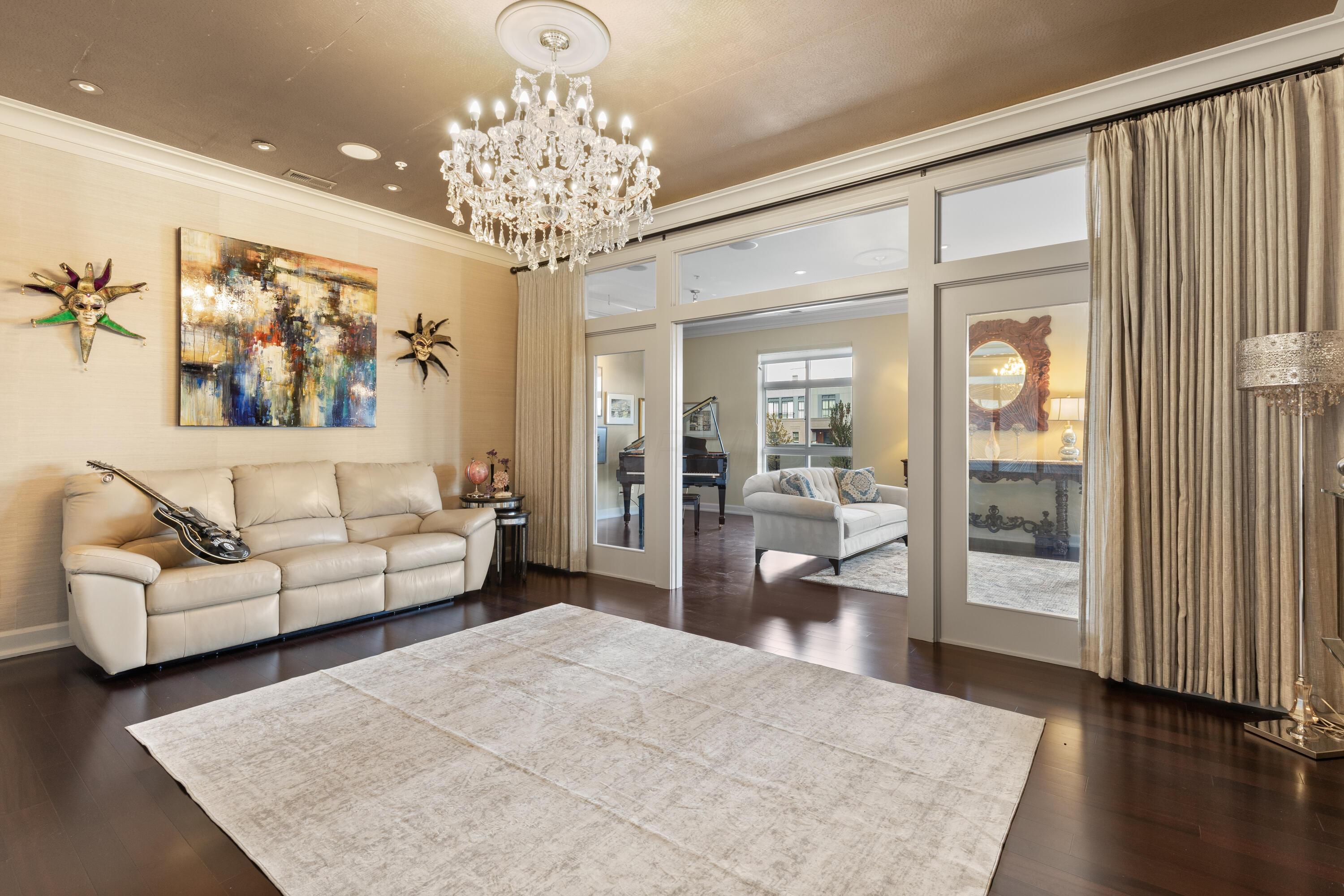 Columbus, Ohio, 43215, United States, 3 Bedrooms Bedrooms, ,4 BathroomsBathrooms,Residential,Active,1954011