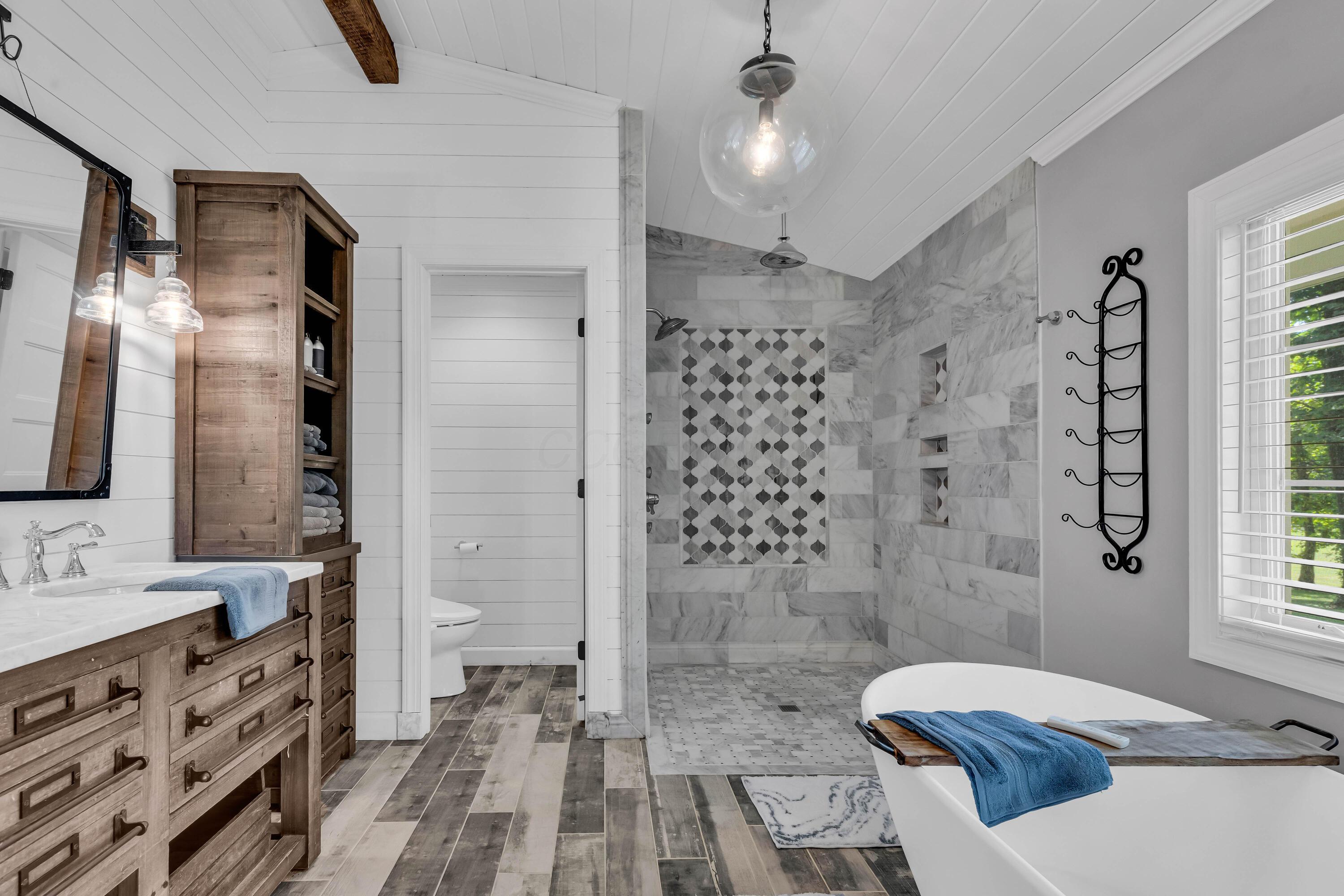 Centerburg, Ohio, 43011, United States, 5 Bedrooms Bedrooms, ,5 BathroomsBathrooms,Residential,Active,1999913