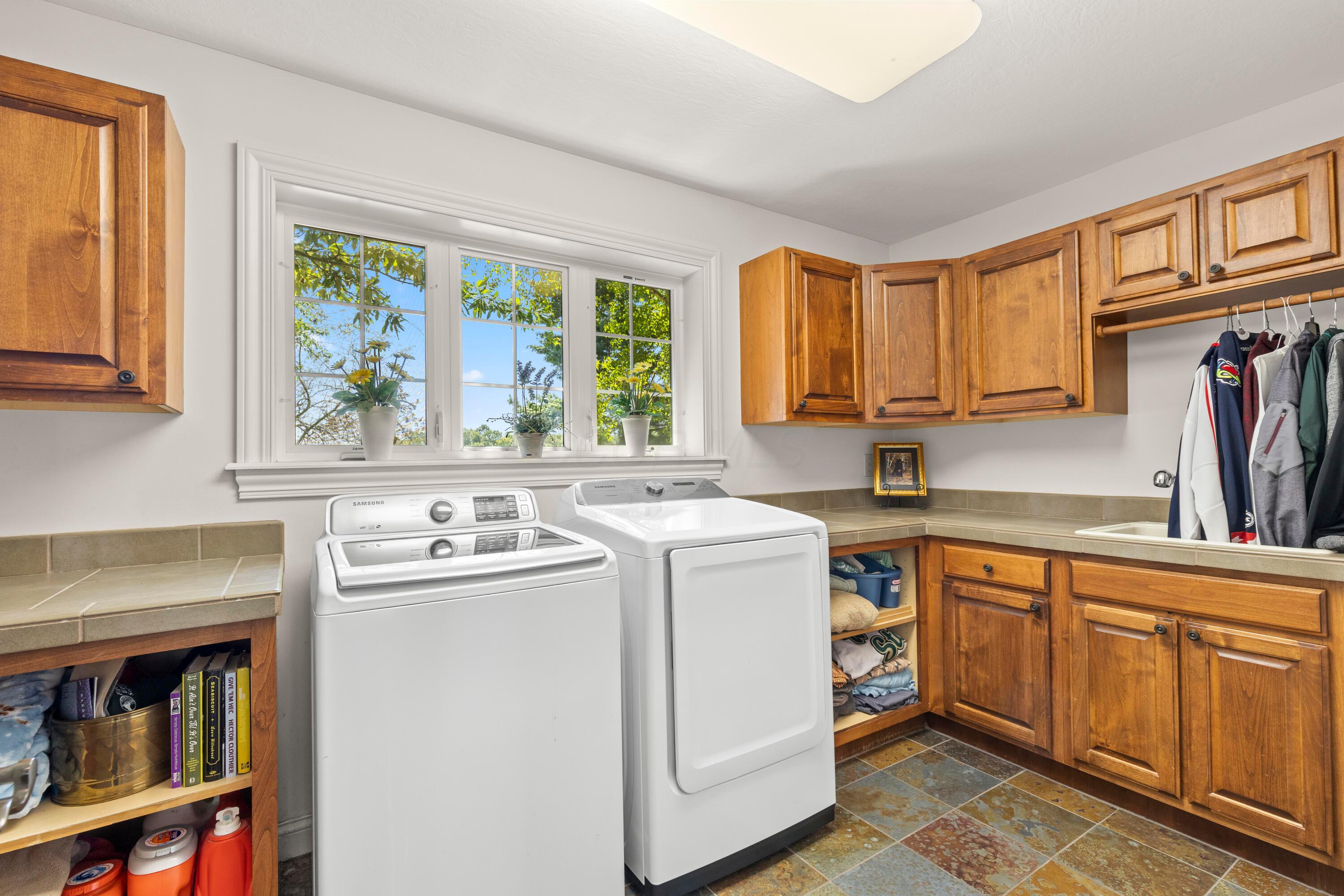 Lancaster, Ohio, 43130, United States, 4 Bedrooms Bedrooms, ,4 BathroomsBathrooms,Residential,Active,1910133