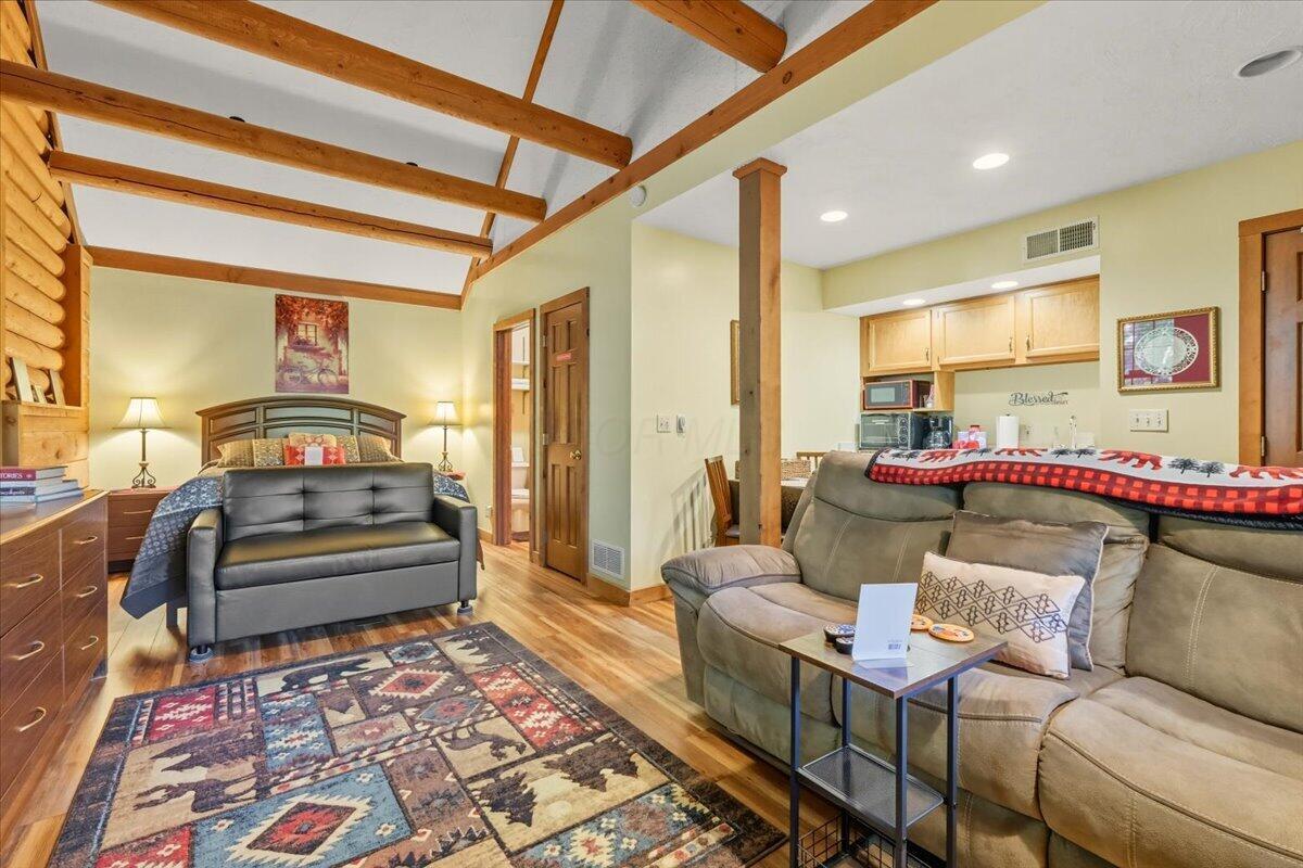 Fredericktown, Ohio, 43019, United States, 8 Bedrooms Bedrooms, ,7 BathroomsBathrooms,Residential,Active,1953994