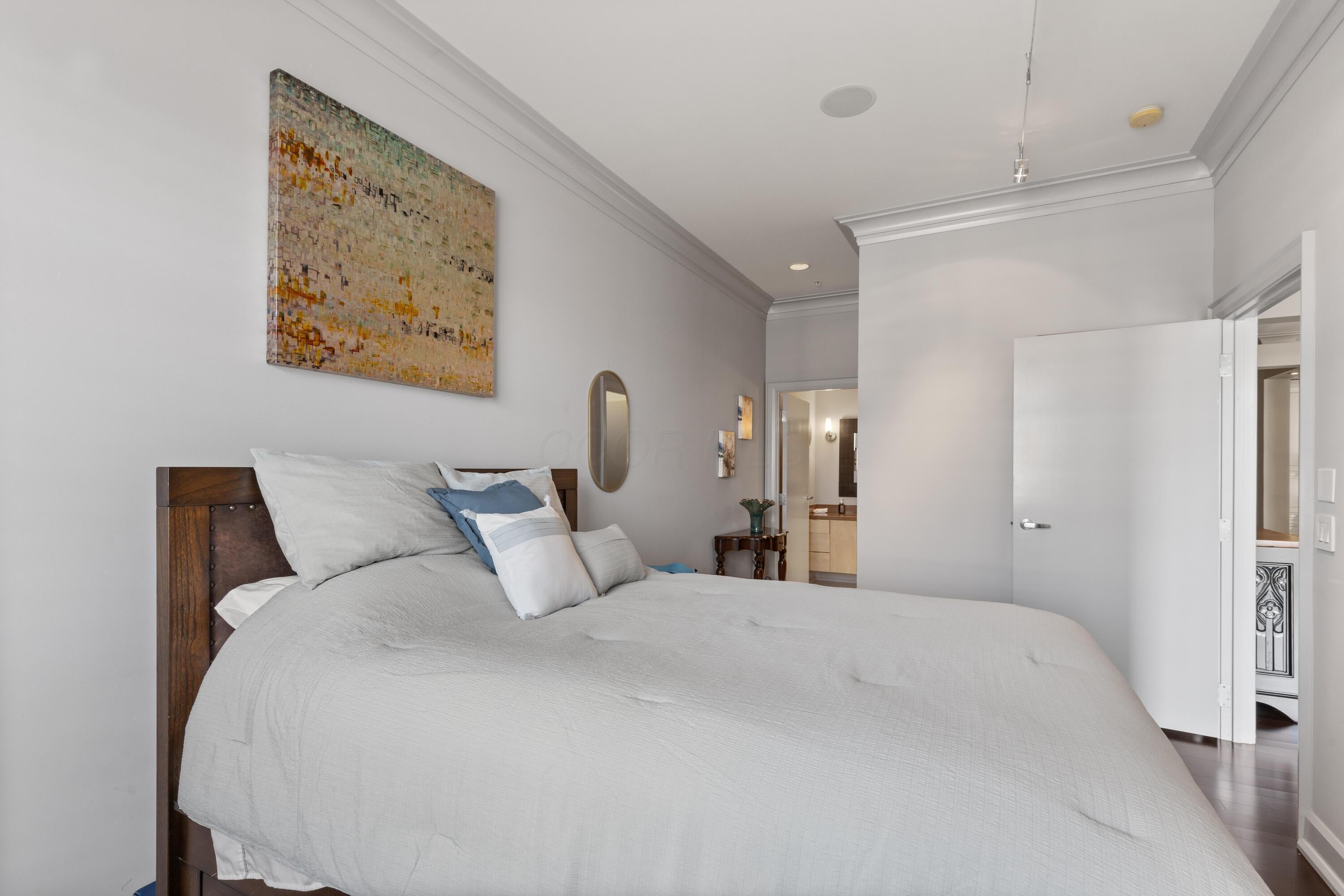 Columbus, Ohio, 43215, United States, 3 Bedrooms Bedrooms, ,4 BathroomsBathrooms,Residential,Active,1954011