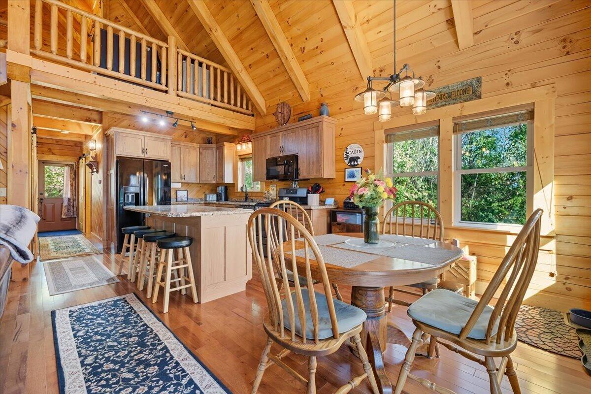 Fredericktown, Ohio, 43019, United States, 8 Bedrooms Bedrooms, ,7 BathroomsBathrooms,Residential,Active,1953994