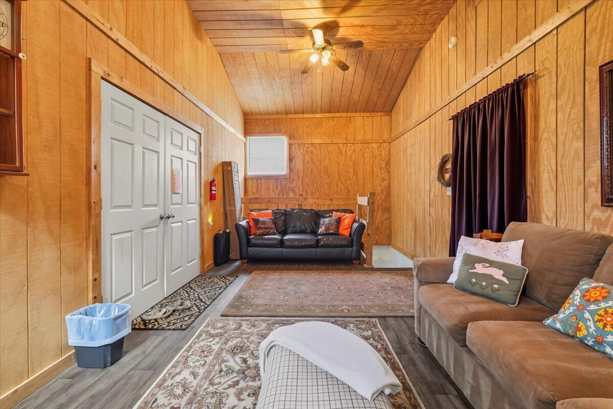 Fredericktown, Ohio, 43019, United States, 8 Bedrooms Bedrooms, ,7 BathroomsBathrooms,Residential,Active,1953994