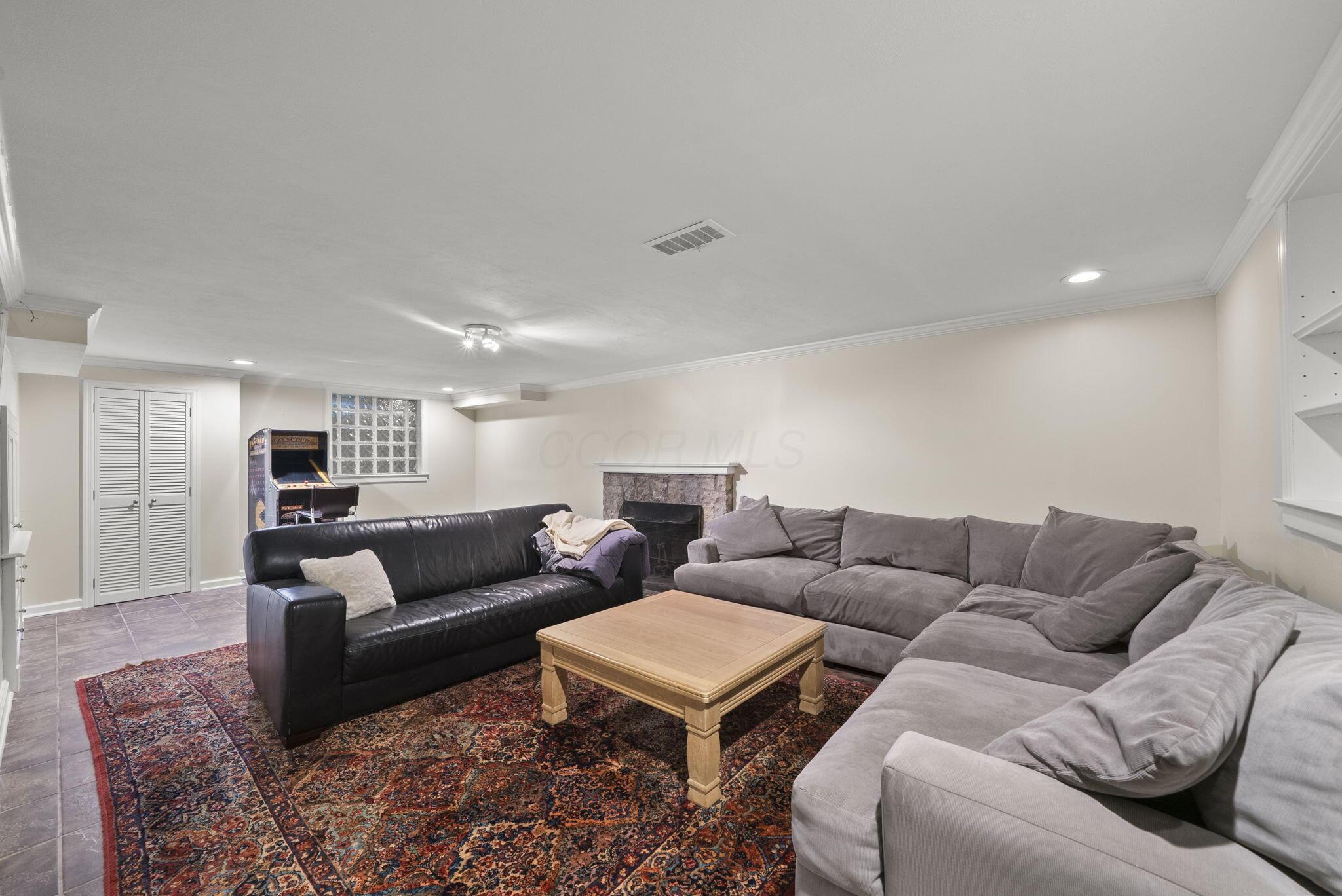 Columbus, Ohio, 43221, United States, 4 Bedrooms Bedrooms, ,5 BathroomsBathrooms,Residential,Active,1953422