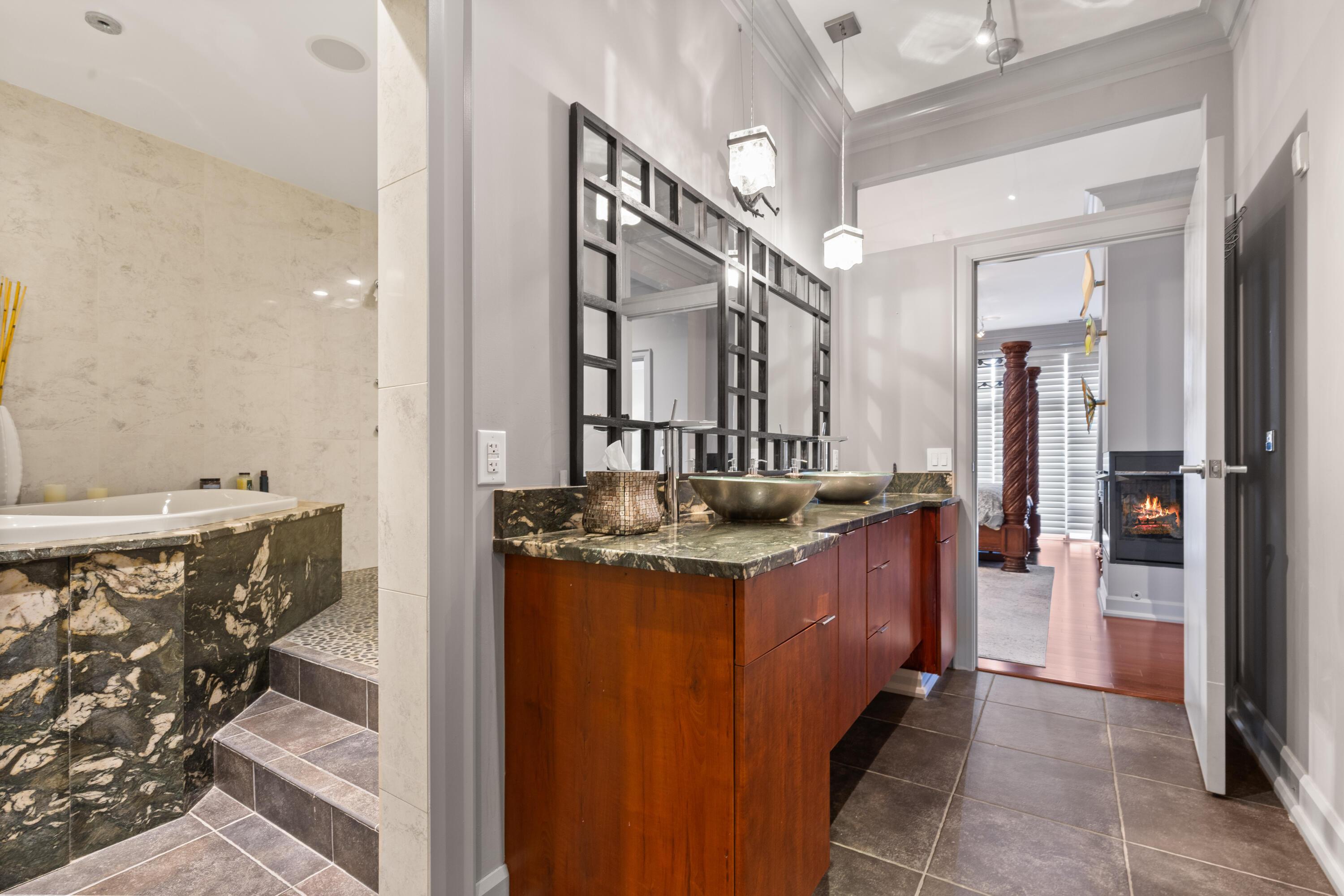 Columbus, Ohio, 43215, United States, 3 Bedrooms Bedrooms, ,4 BathroomsBathrooms,Residential,Active,1954011