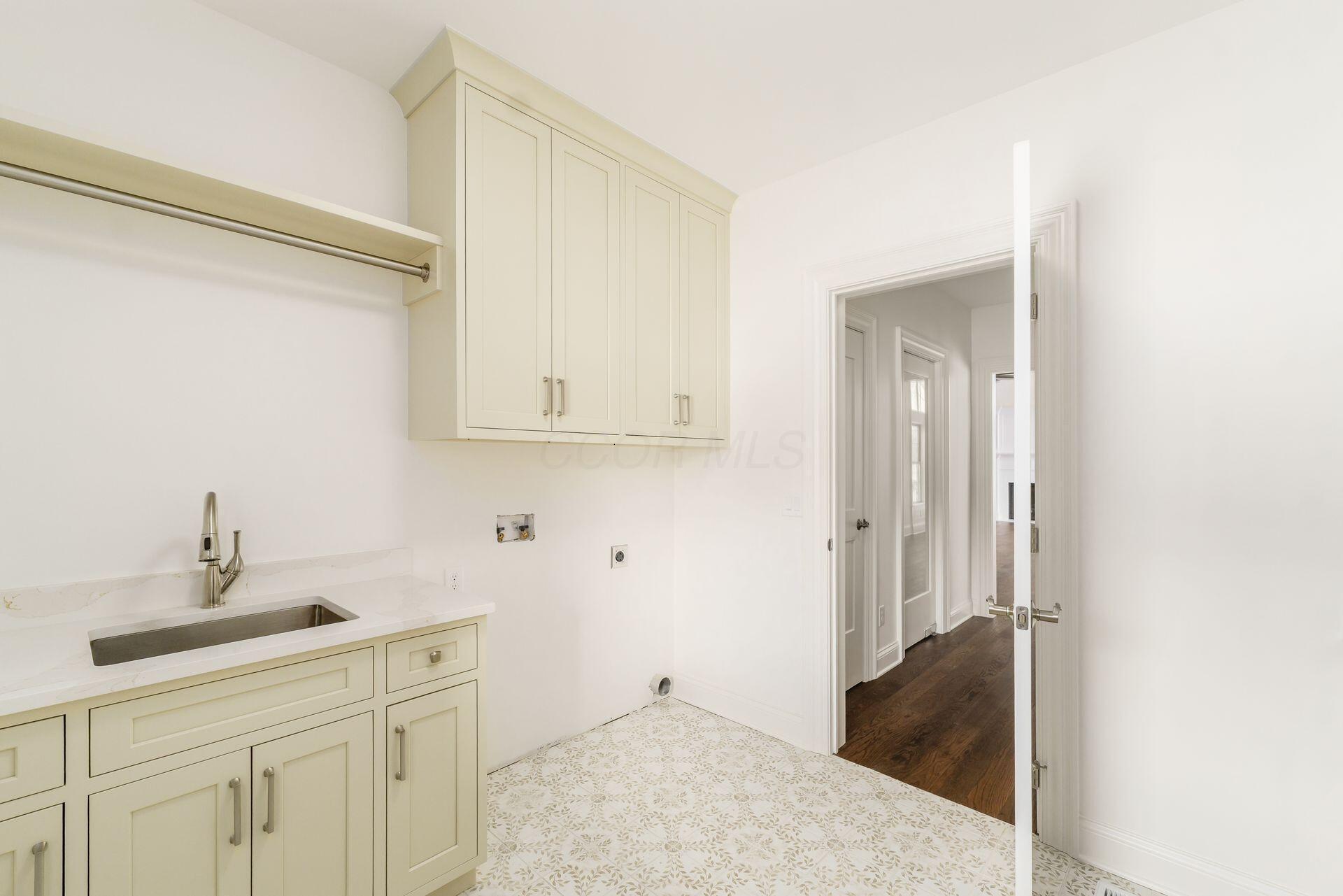 Sunbury, Ohio, 43074, United States, 4 Bedrooms Bedrooms, ,6 BathroomsBathrooms,Residential,Active,2007229