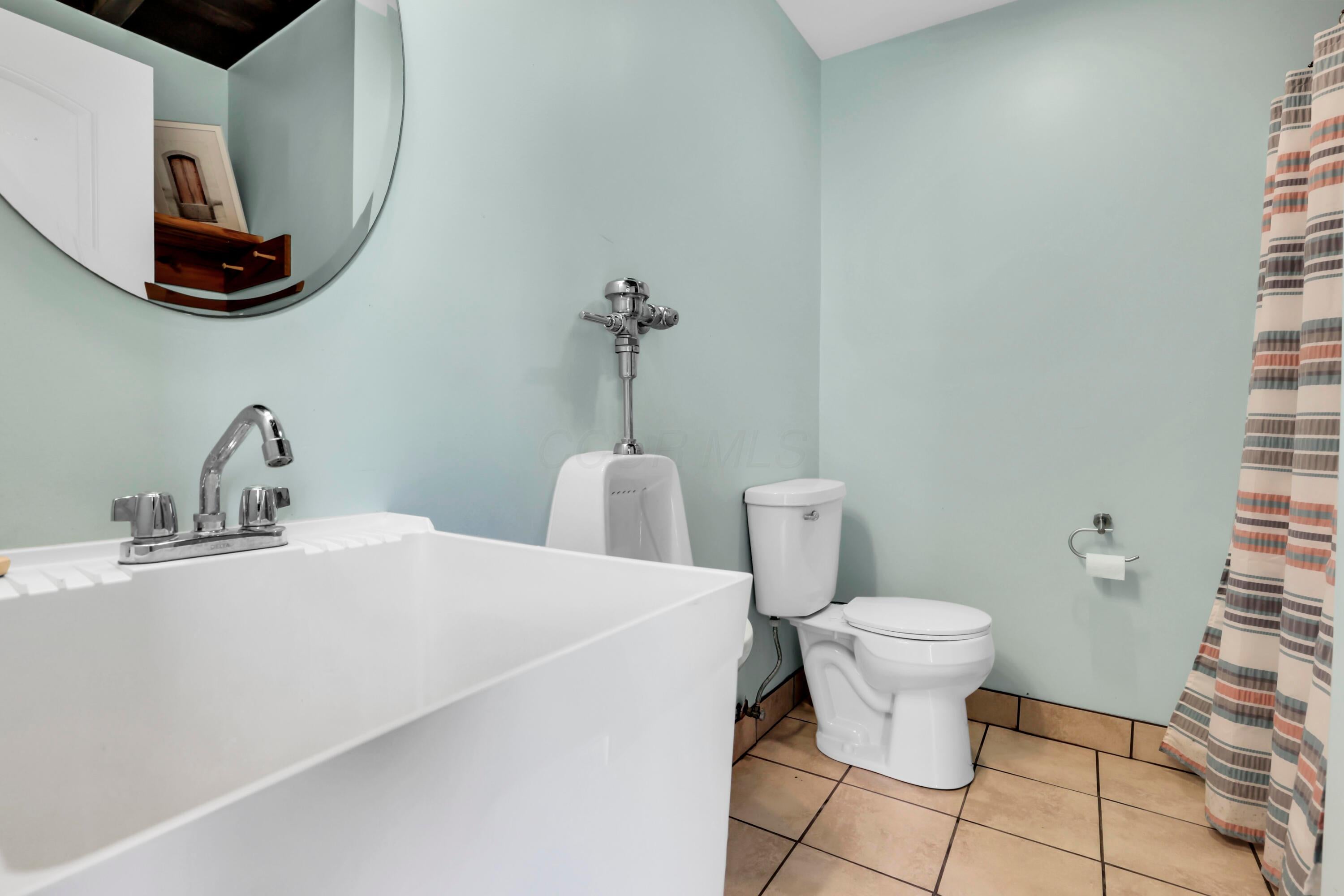 Newark, Ohio, 43055, United States, 5 Bedrooms Bedrooms, ,6 BathroomsBathrooms,Residential,Active,1909629