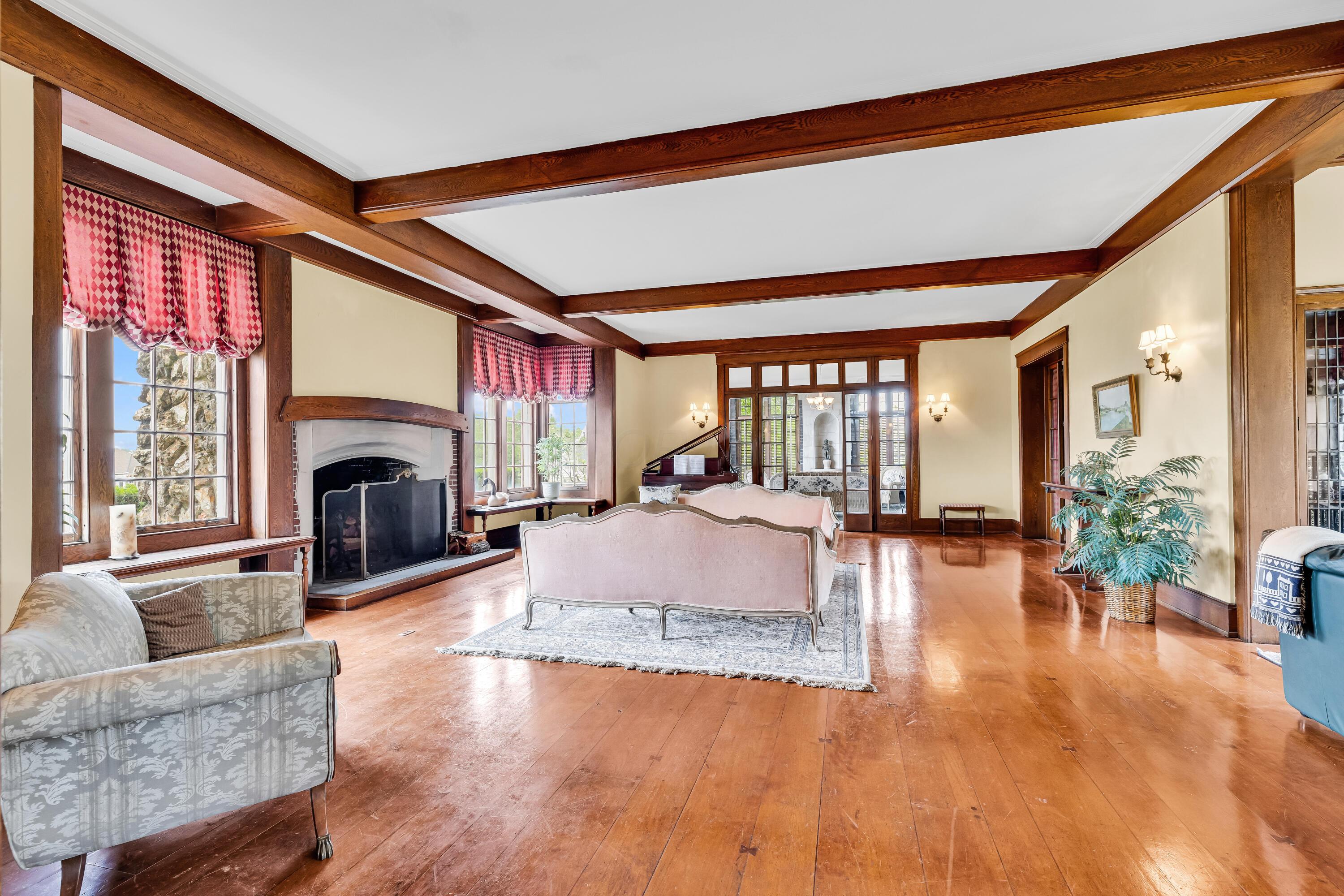 Thornville, Ohio, 43076, United States, 9 Bedrooms Bedrooms, ,7 BathroomsBathrooms,Residential,Active,1821951