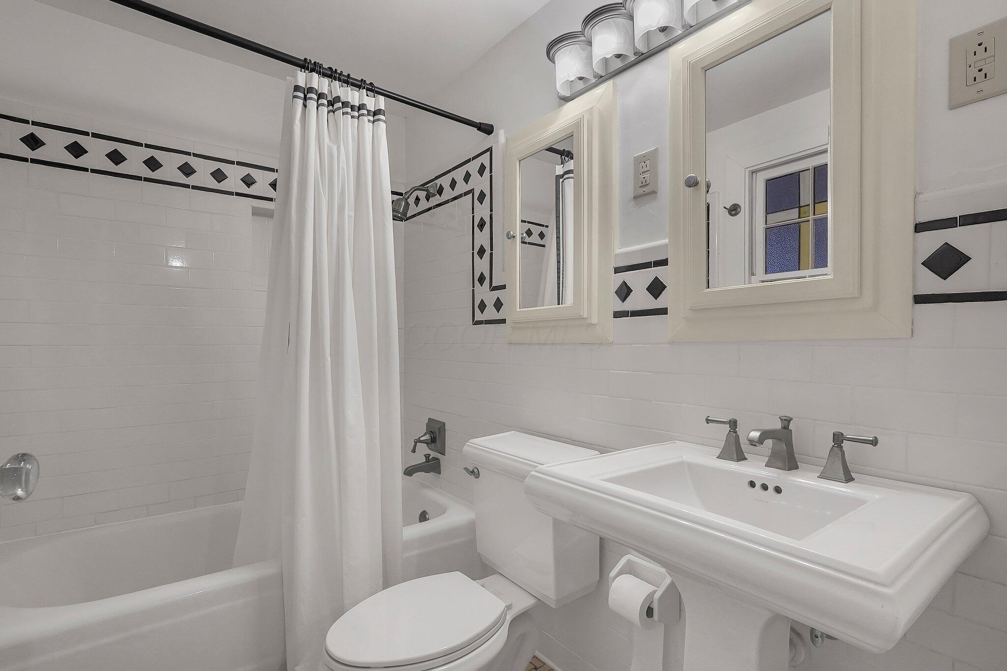 Columbus, Ohio, 43202, United States, 4 Bedrooms Bedrooms, ,4 BathroomsBathrooms,Residential,Active,1748765