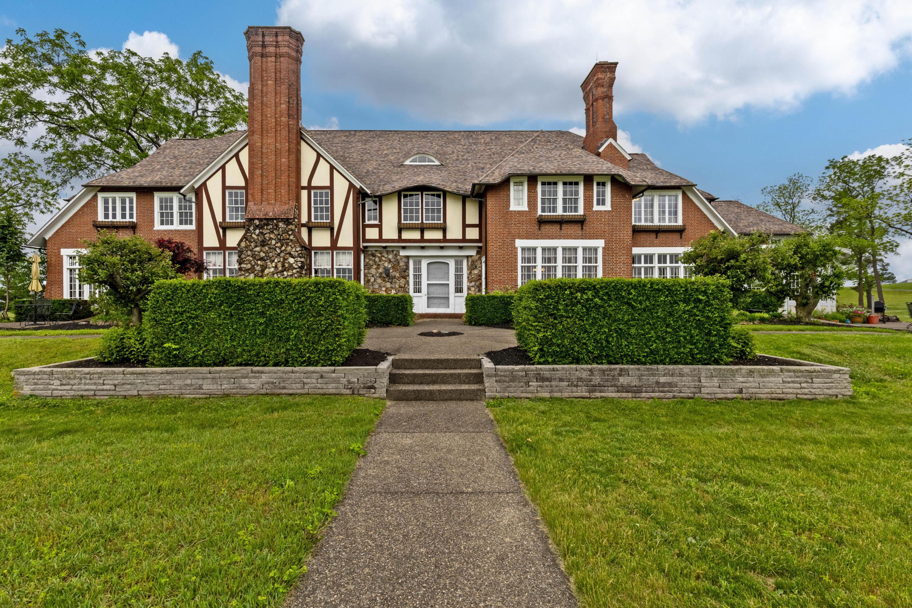Thornville, Ohio, 43076, United States, 9 Bedrooms Bedrooms, ,7 BathroomsBathrooms,Residential,Active,1821951