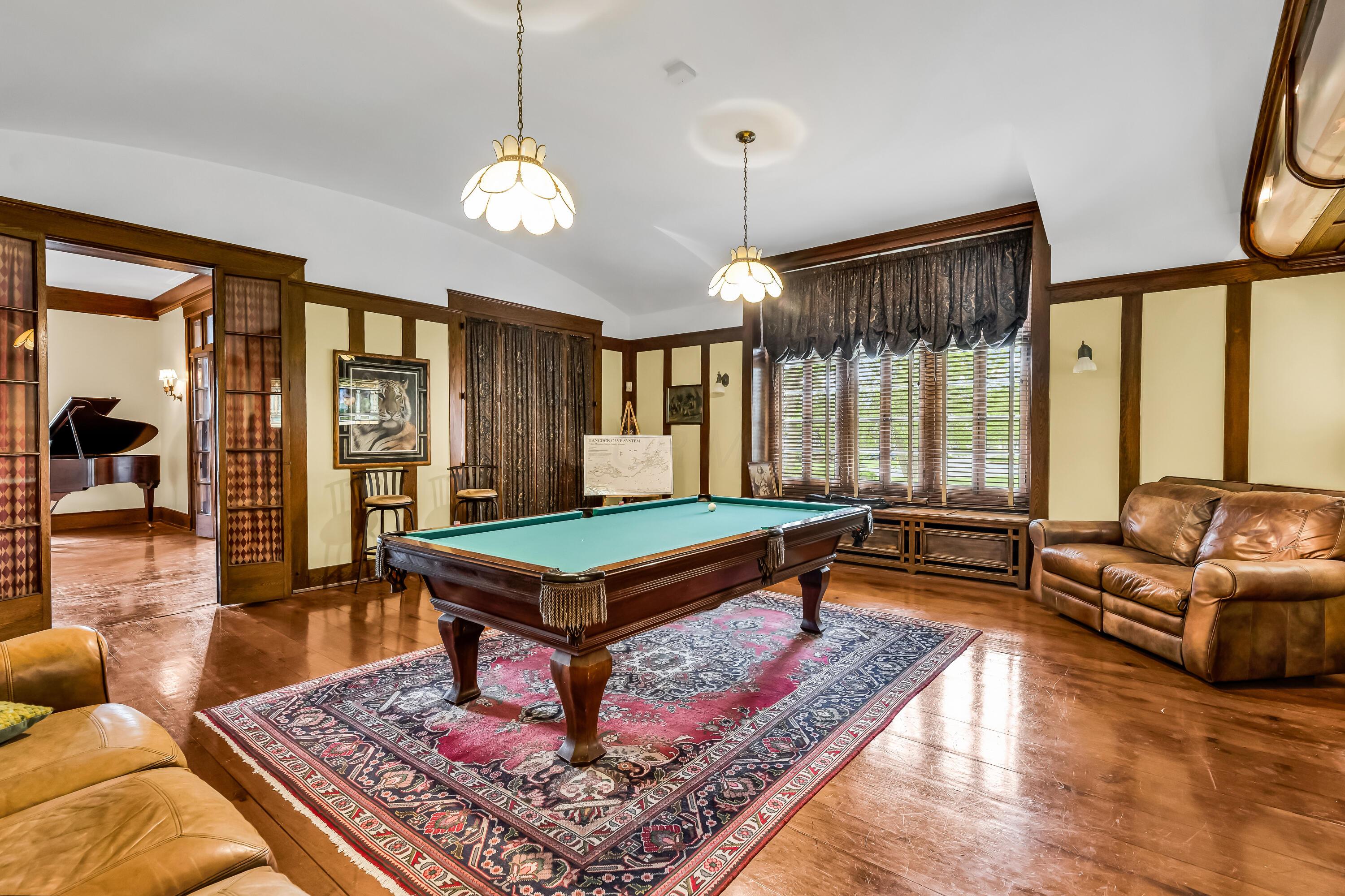 Thornville, Ohio, 43076, United States, 9 Bedrooms Bedrooms, ,7 BathroomsBathrooms,Residential,Active,1821951