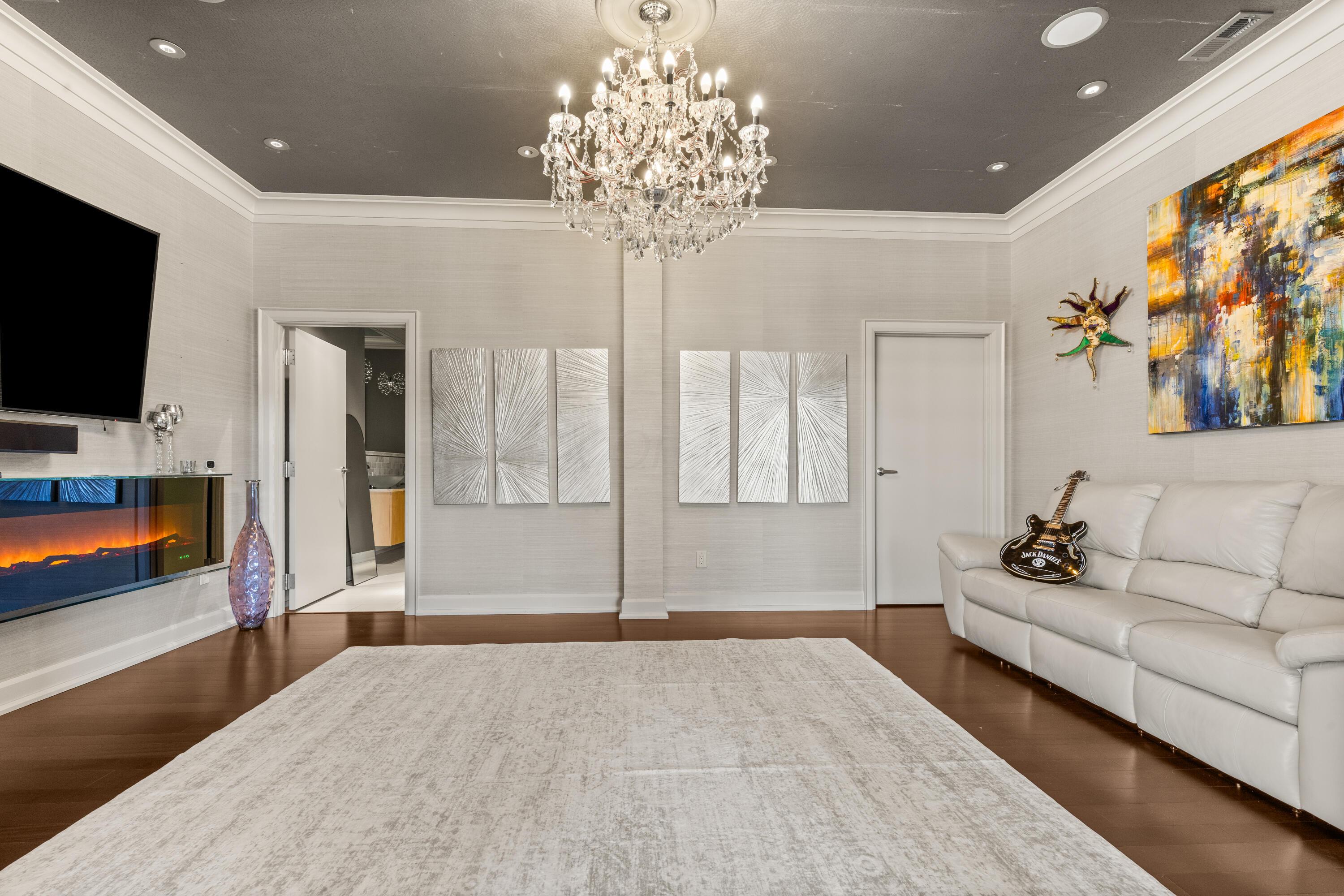 Columbus, Ohio, 43215, United States, 3 Bedrooms Bedrooms, ,4 BathroomsBathrooms,Residential,Active,1954011