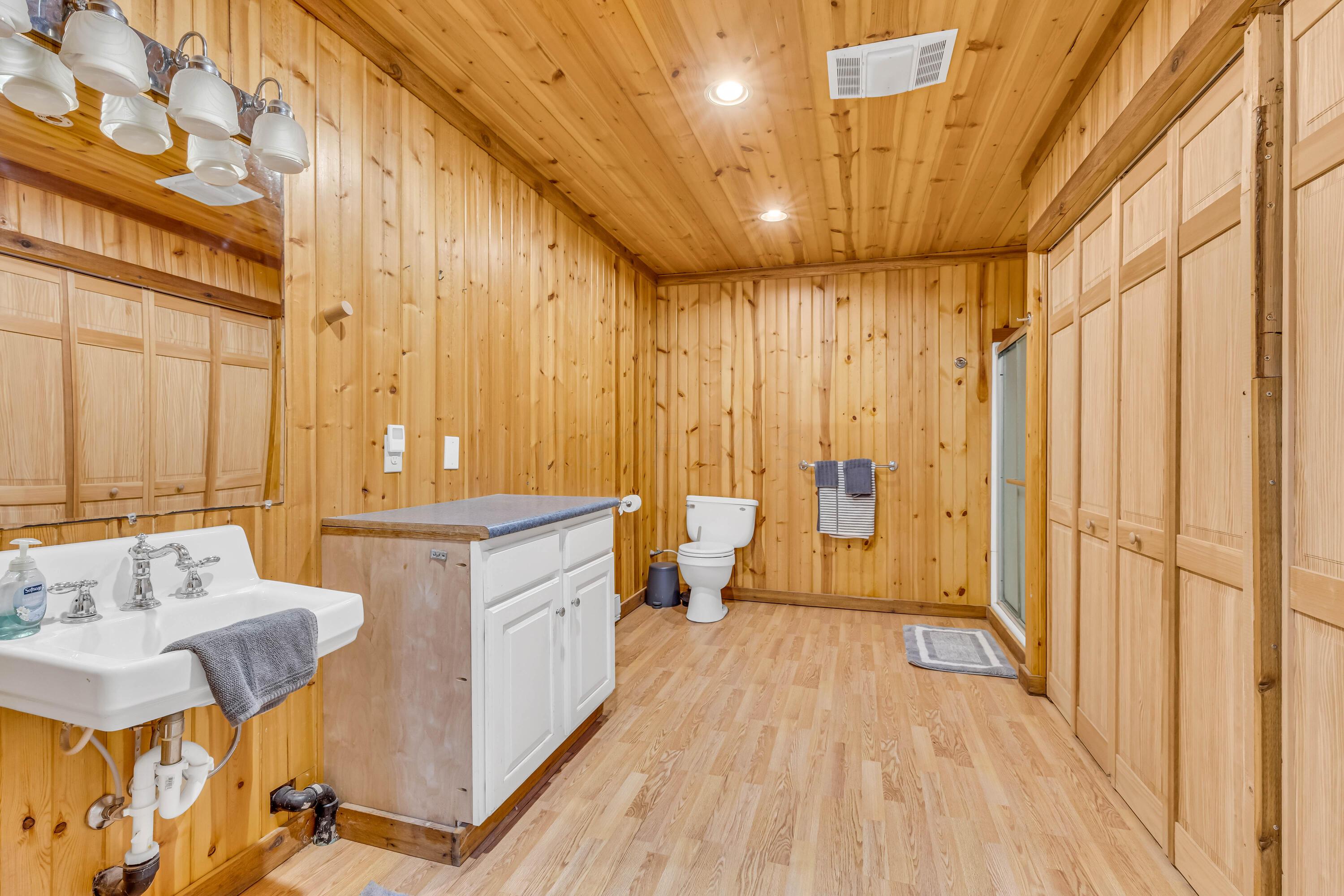 Centerburg, Ohio, 43011, United States, 5 Bedrooms Bedrooms, ,5 BathroomsBathrooms,Residential,Active,1999913