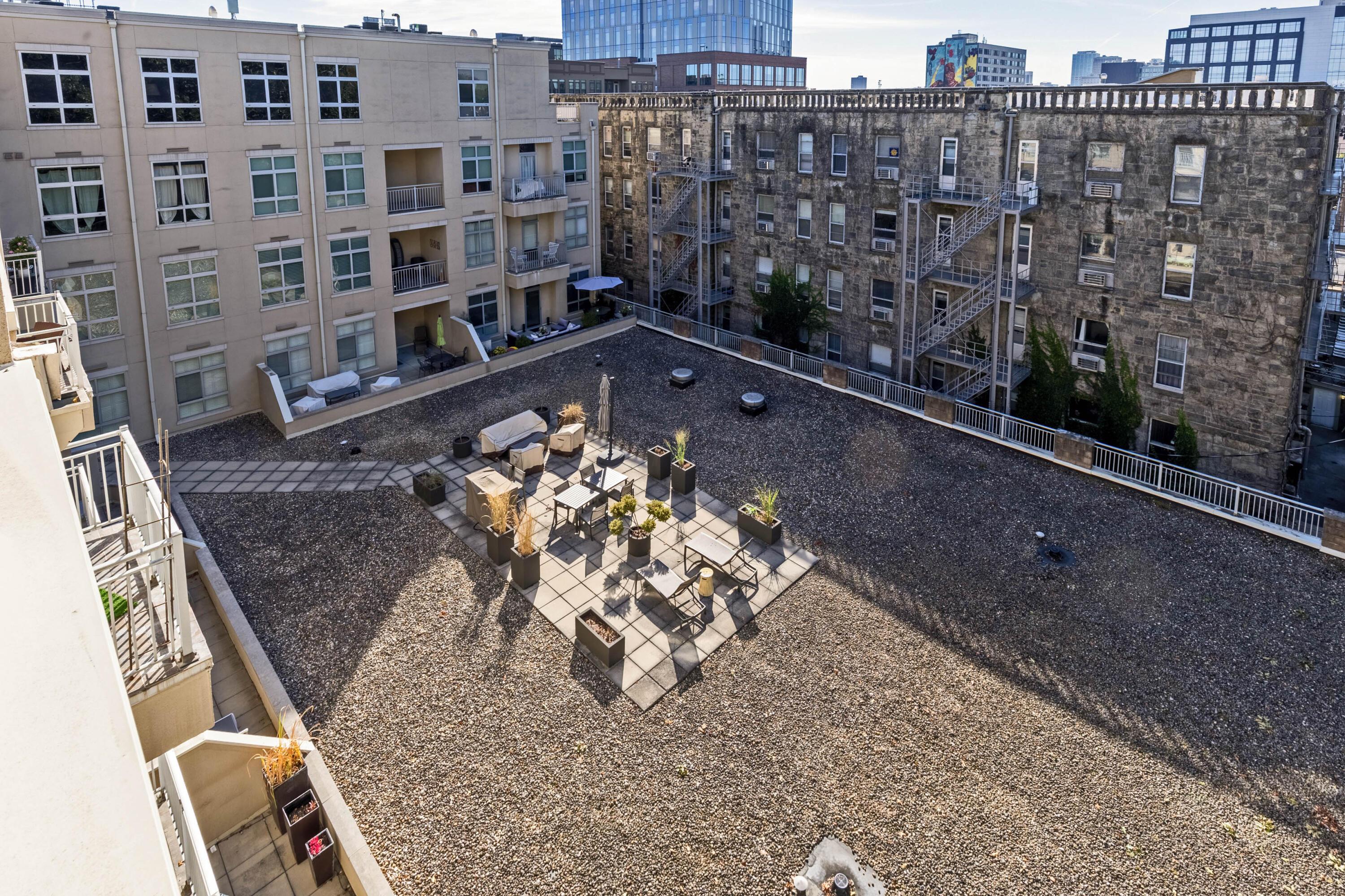 Columbus, Ohio, 43215, United States, 3 Bedrooms Bedrooms, ,4 BathroomsBathrooms,Residential,Active,1954011