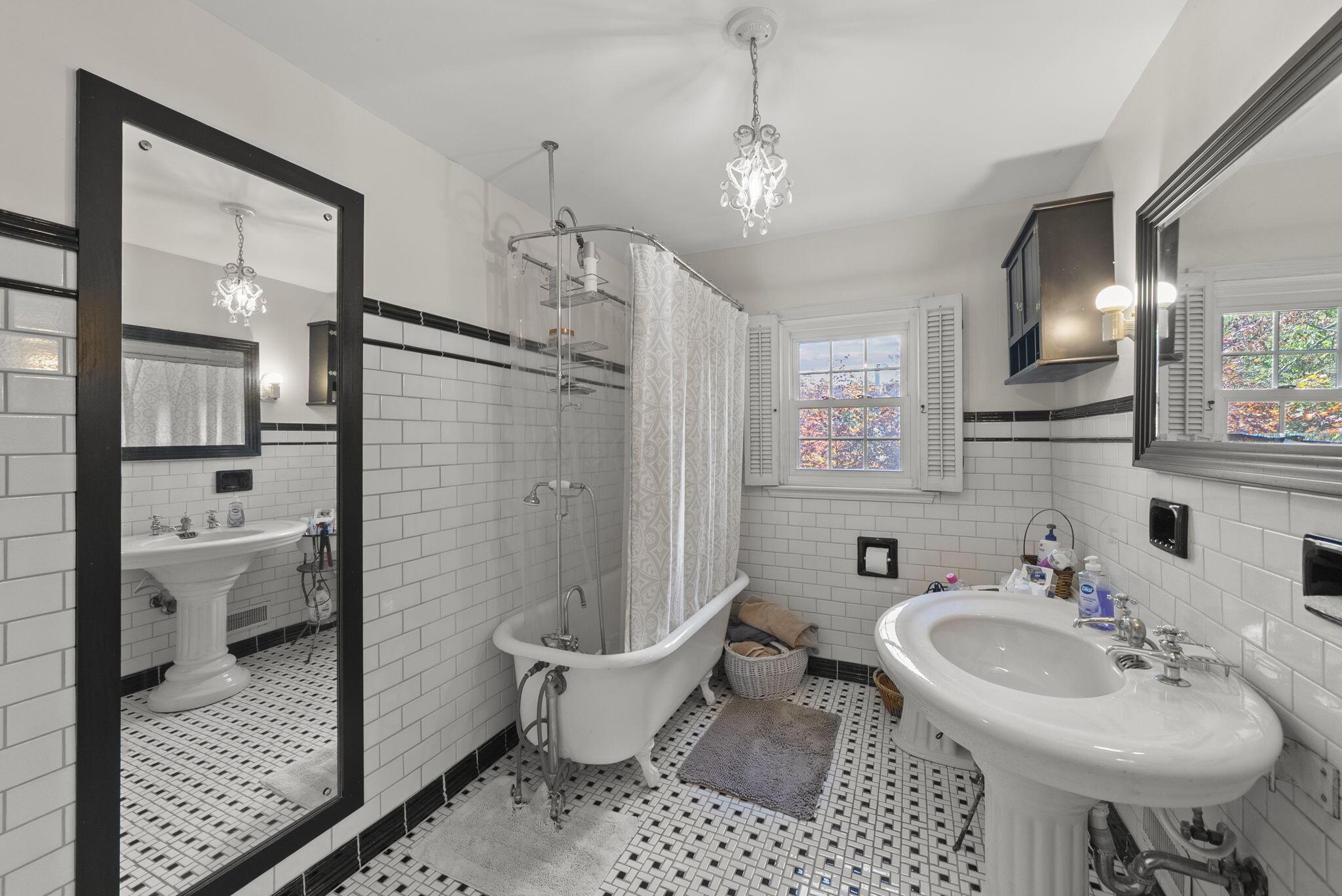 Columbus, Ohio, 43221, United States, 4 Bedrooms Bedrooms, ,5 BathroomsBathrooms,Residential,Active,1953422