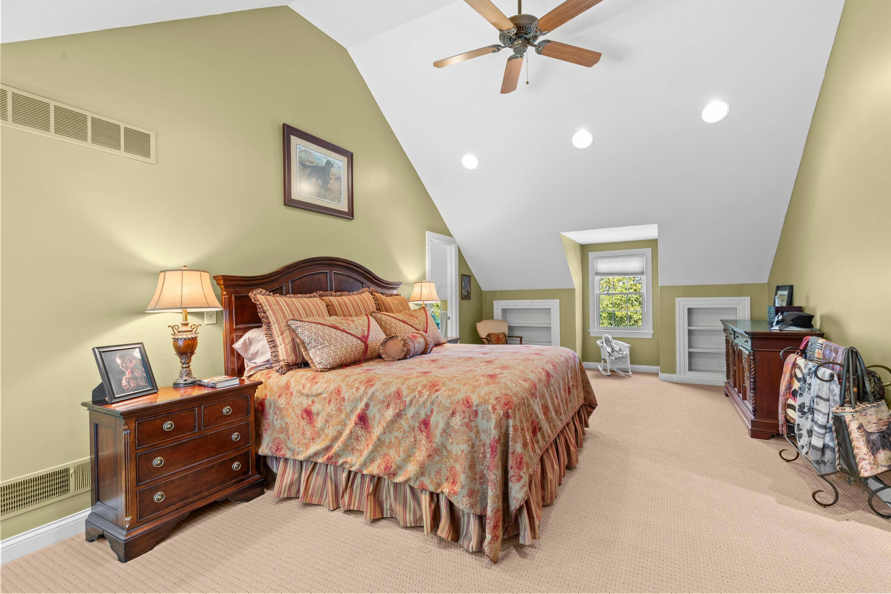 Lancaster, Ohio, 43130, United States, 4 Bedrooms Bedrooms, ,4 BathroomsBathrooms,Residential,Active,1910133