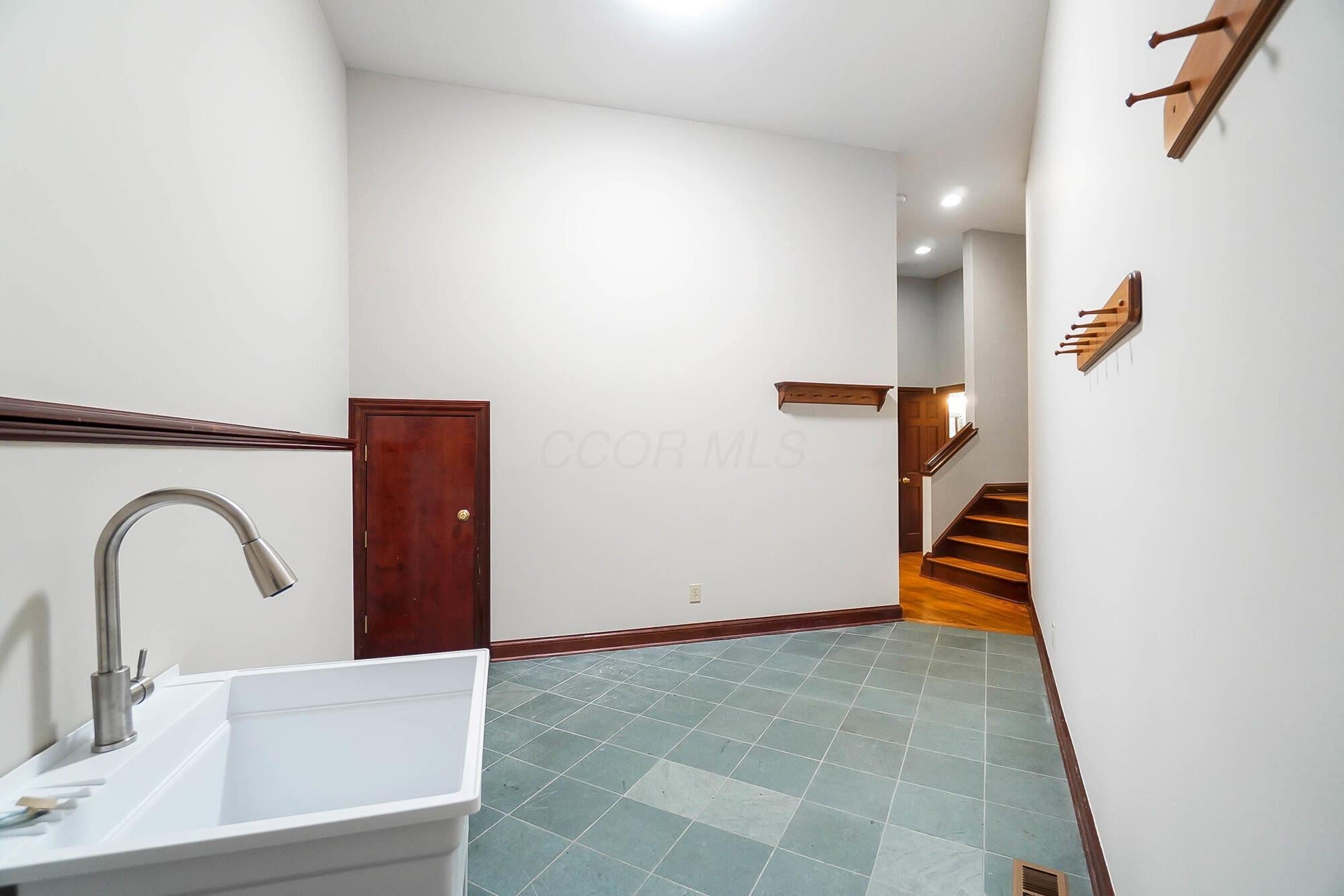 Powell, Ohio, 43065, United States, 5 Bedrooms Bedrooms, ,5 BathroomsBathrooms,Residential,Active,1871632