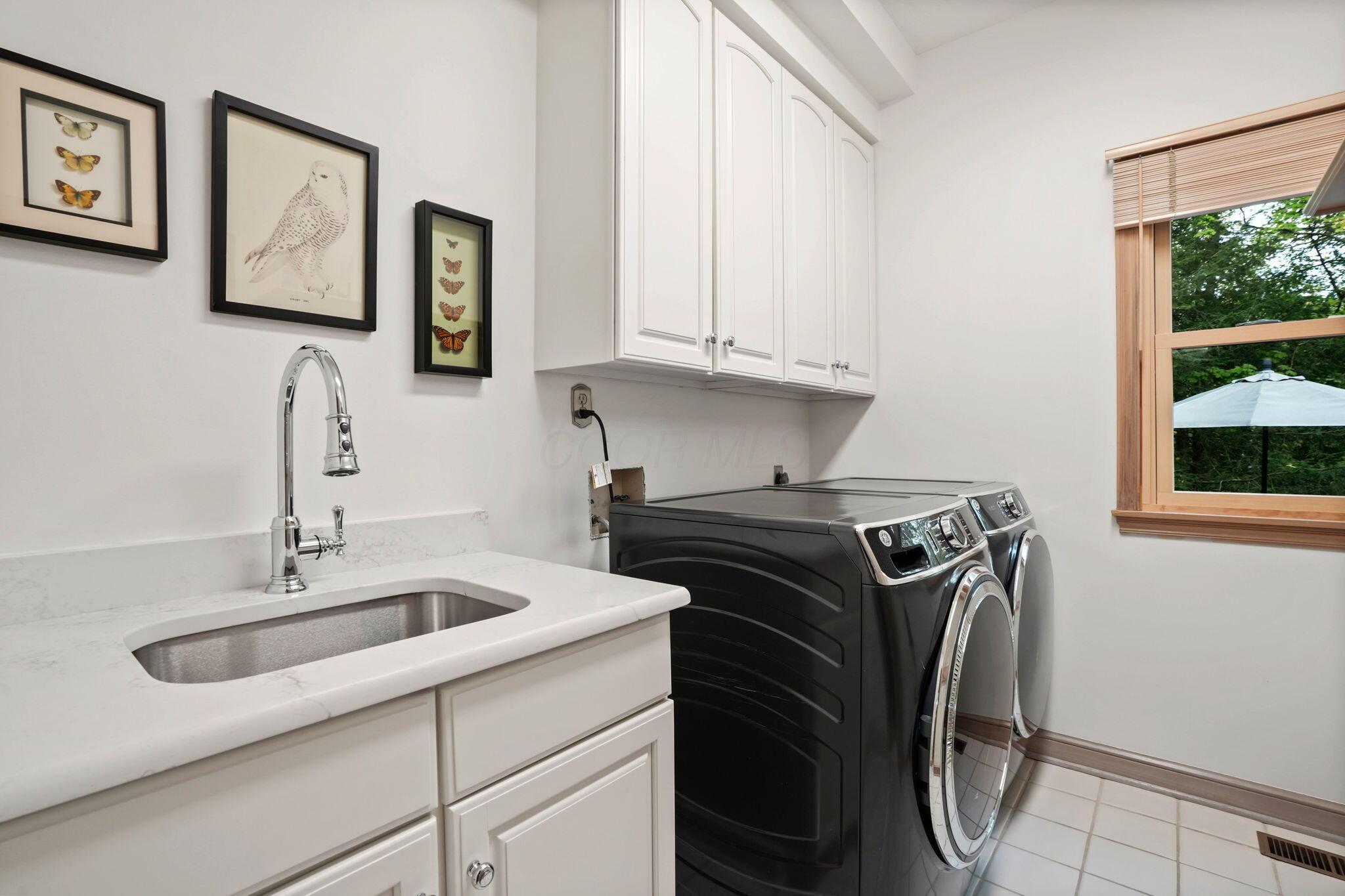 Powell, Ohio, 43065, United States, 5 Bedrooms Bedrooms, ,6 BathroomsBathrooms,Residential,Active,1989786