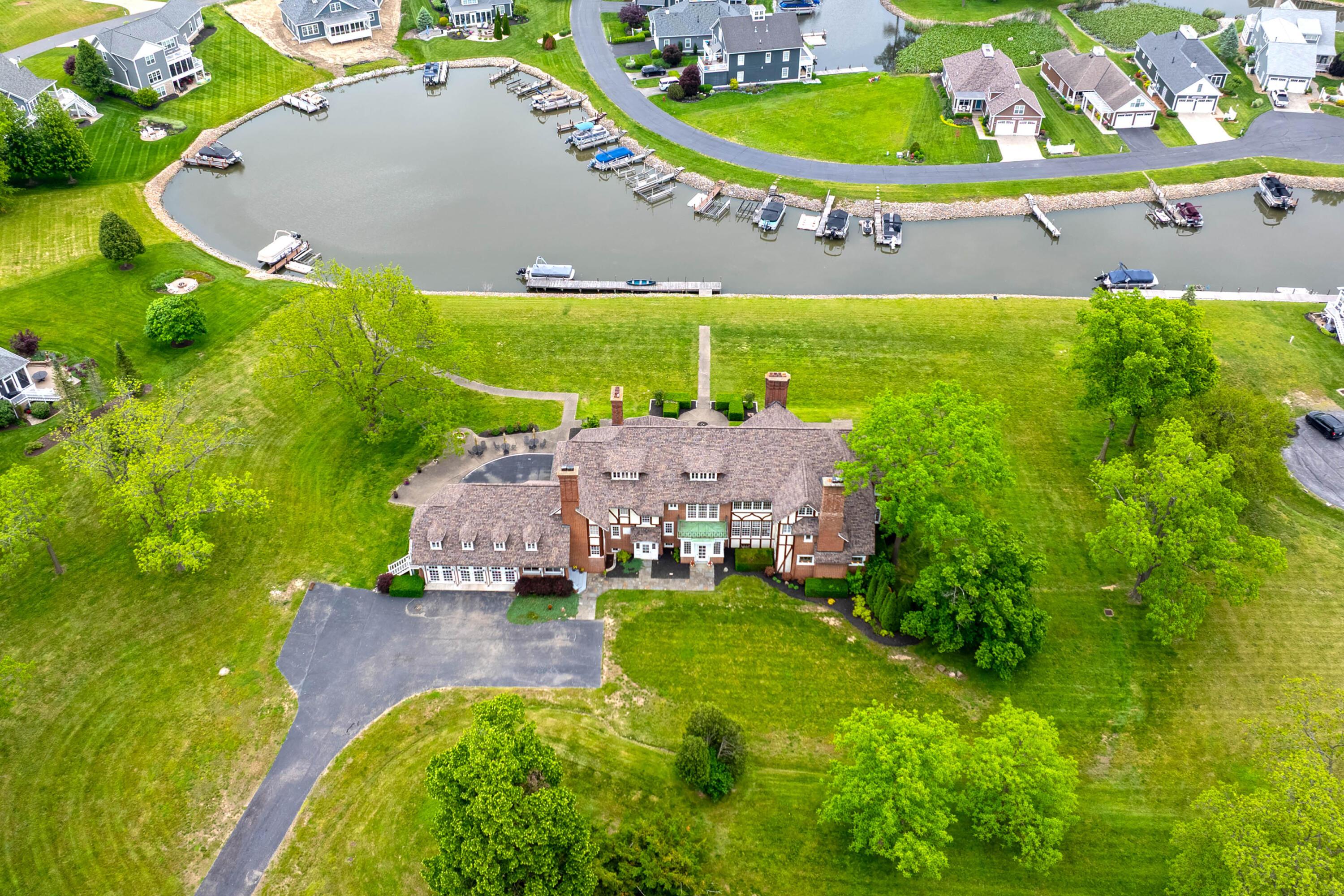 Thornville, Ohio, 43076, United States, 9 Bedrooms Bedrooms, ,7 BathroomsBathrooms,Residential,Active,1821951