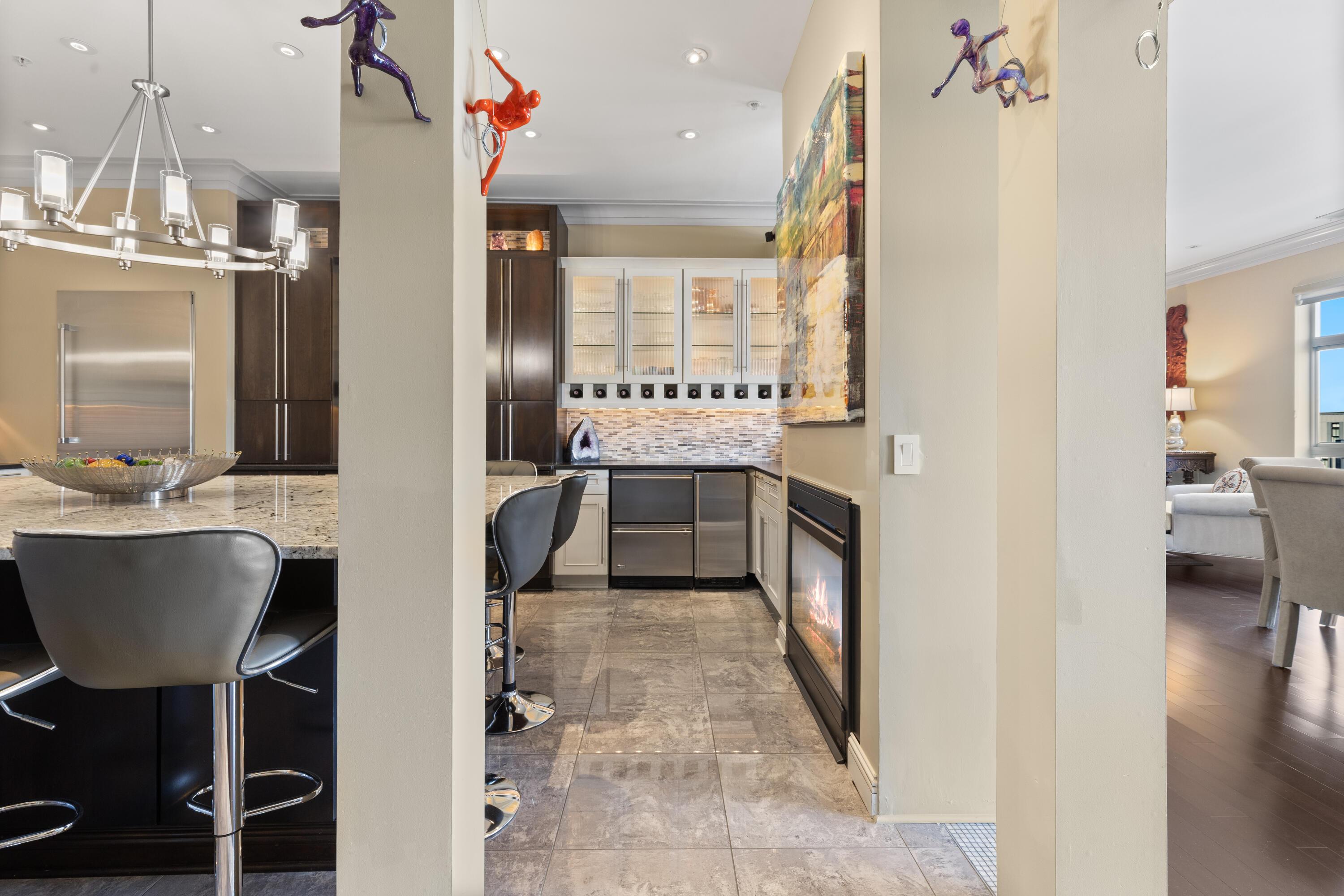 Columbus, Ohio, 43215, United States, 3 Bedrooms Bedrooms, ,4 BathroomsBathrooms,Residential,Active,1954011