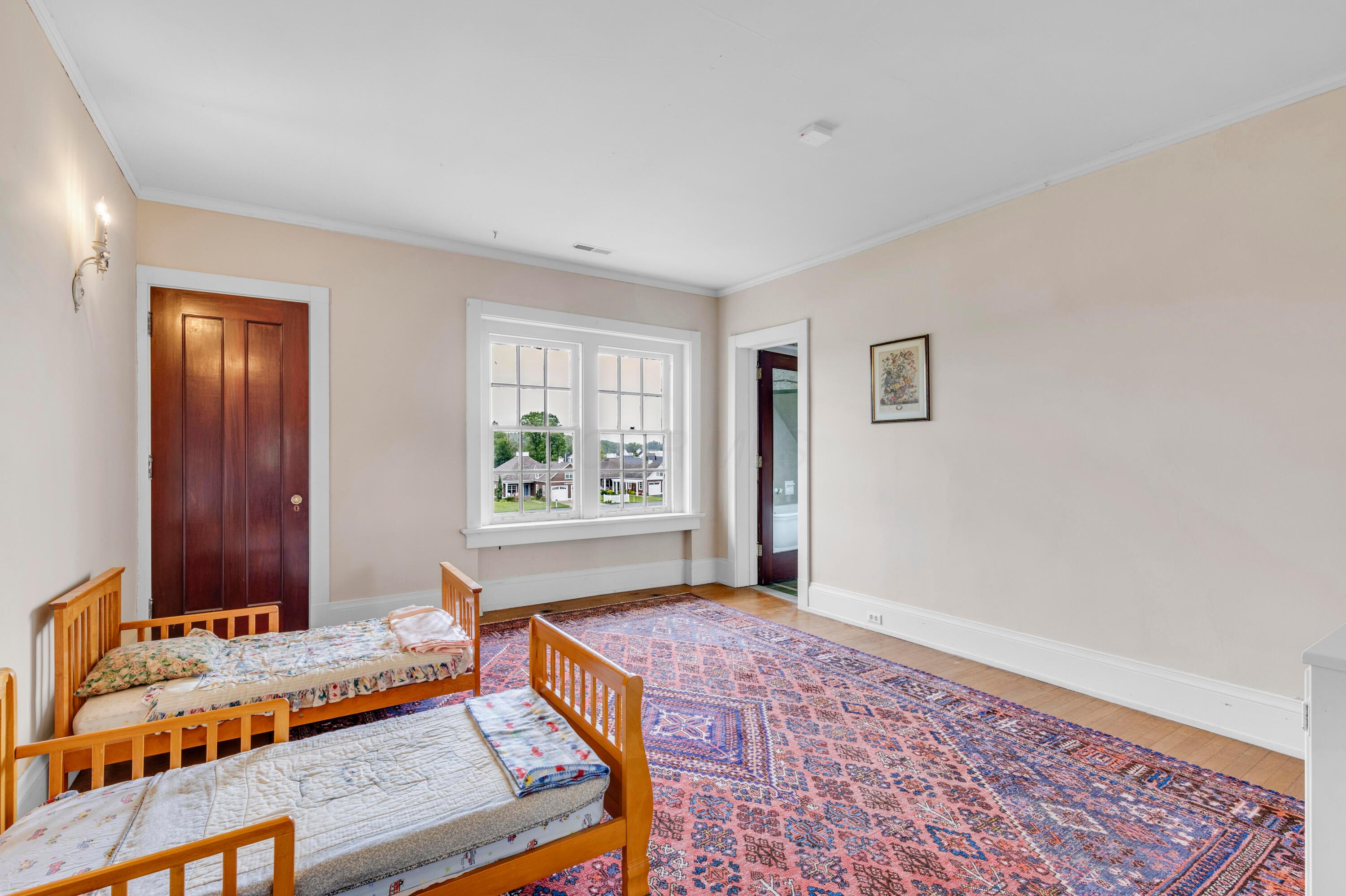 Thornville, Ohio, 43076, United States, 9 Bedrooms Bedrooms, ,7 BathroomsBathrooms,Residential,Active,1821951