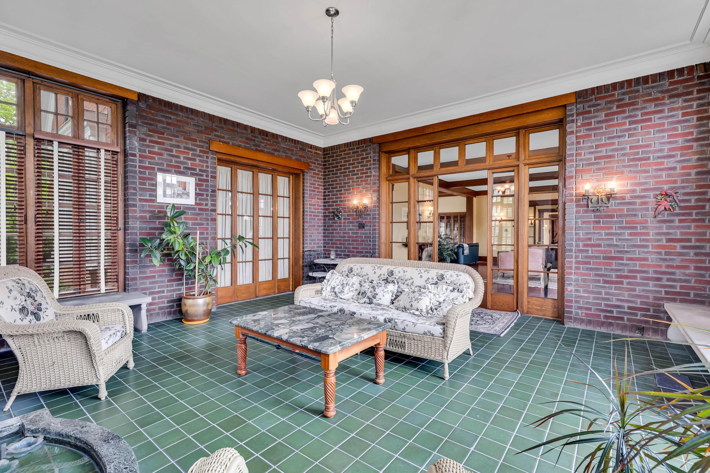 Thornville, Ohio, 43076, United States, 9 Bedrooms Bedrooms, ,7 BathroomsBathrooms,Residential,Active,1821951