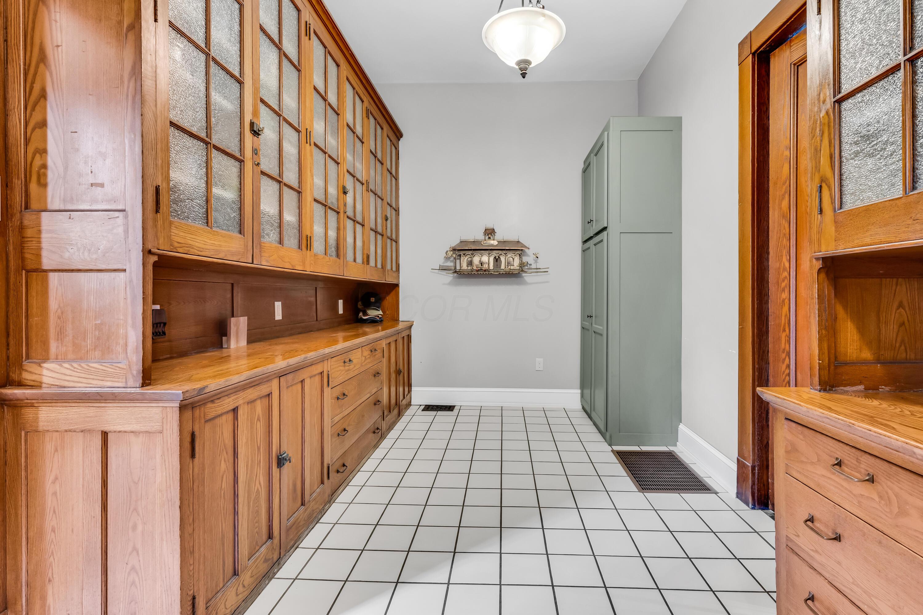 Thornville, Ohio, 43076, United States, 9 Bedrooms Bedrooms, ,7 BathroomsBathrooms,Residential,Active,1821951