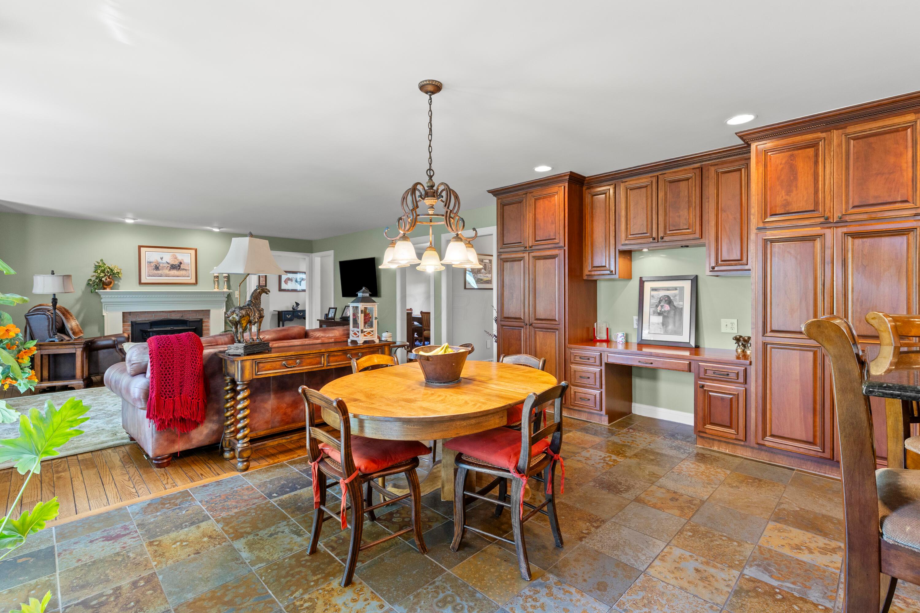 Lancaster, Ohio, 43130, United States, 4 Bedrooms Bedrooms, ,4 BathroomsBathrooms,Residential,Active,1910133