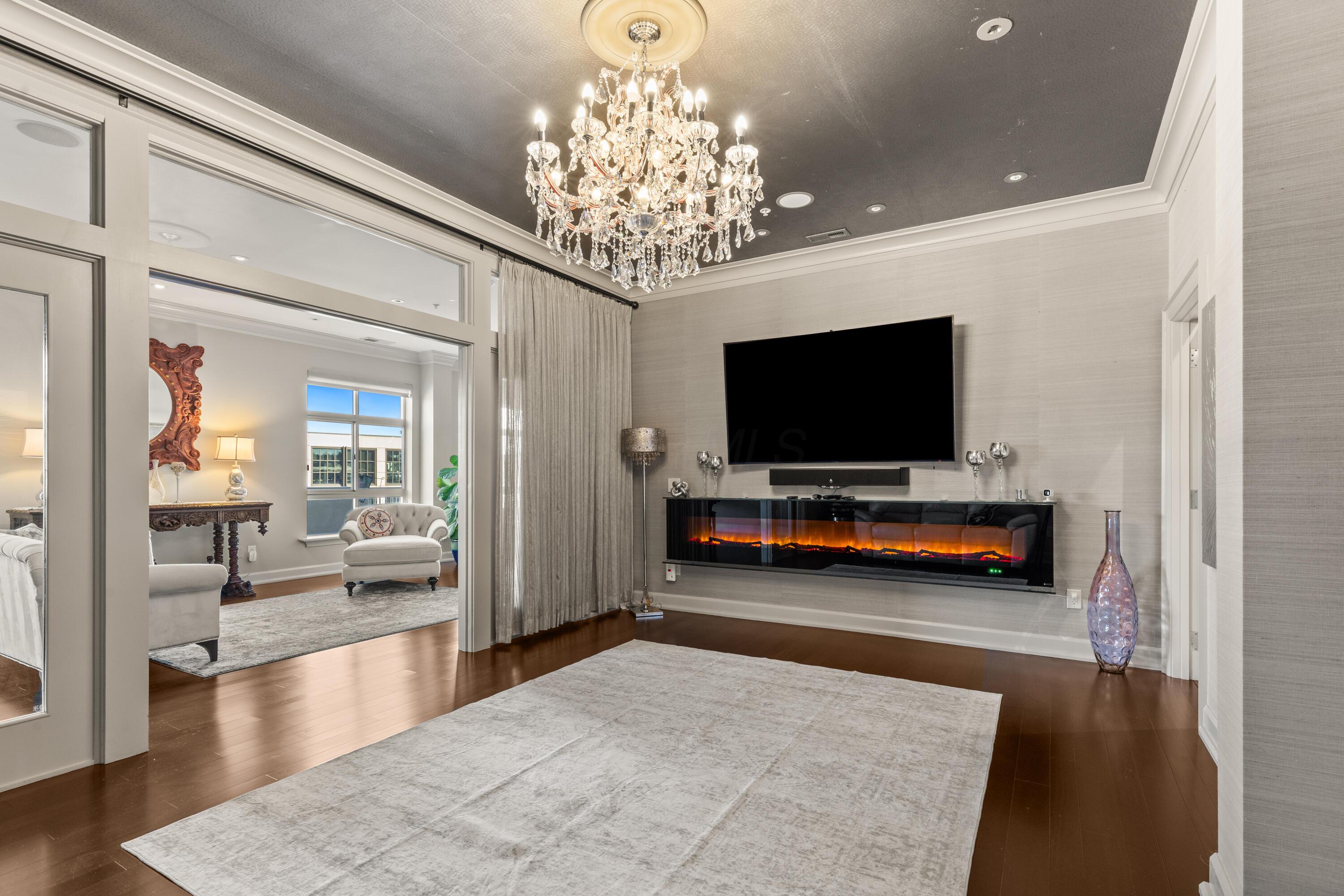 Columbus, Ohio, 43215, United States, 3 Bedrooms Bedrooms, ,4 BathroomsBathrooms,Residential,Active,1954011