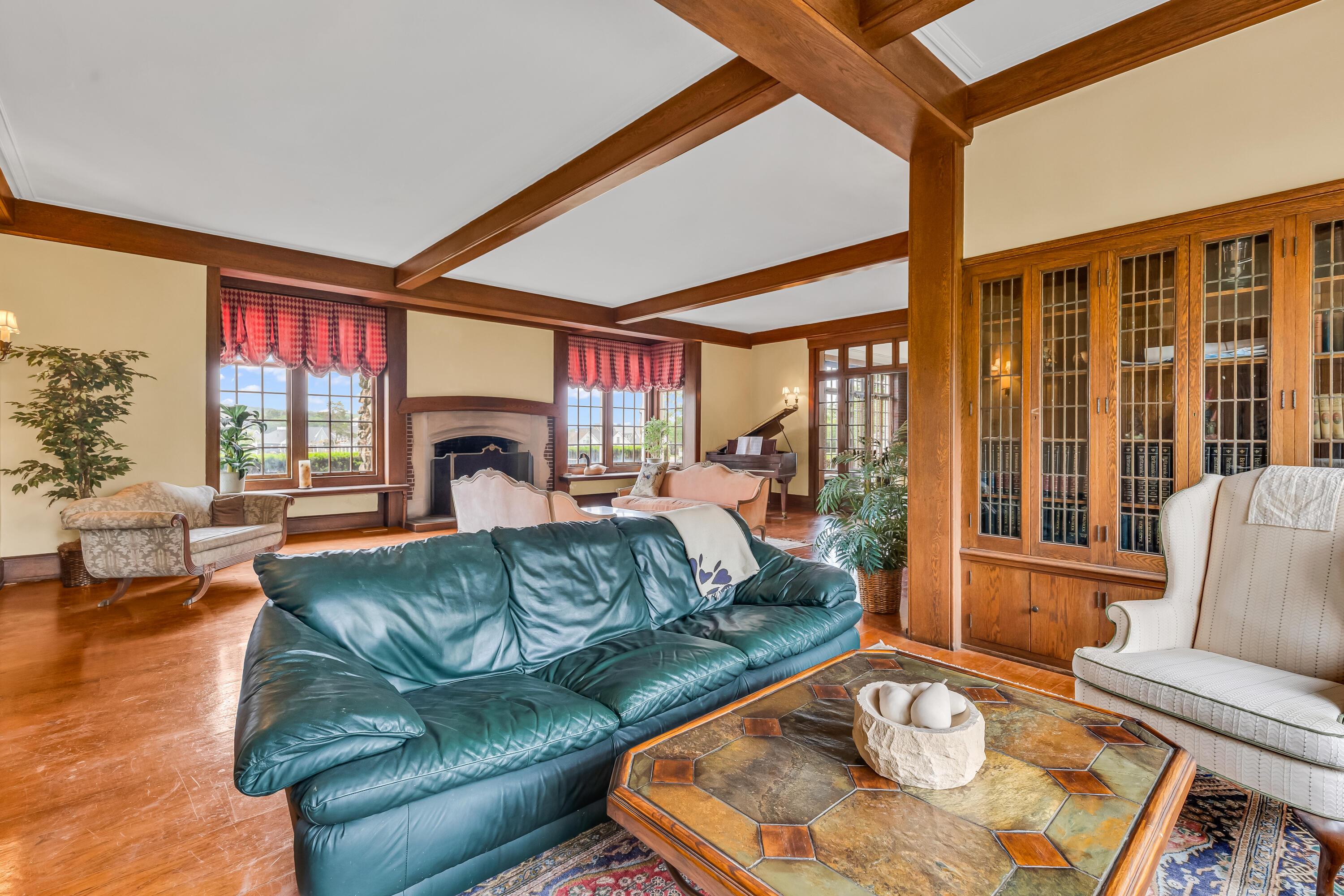 Thornville, Ohio, 43076, United States, 9 Bedrooms Bedrooms, ,7 BathroomsBathrooms,Residential,Active,1821951