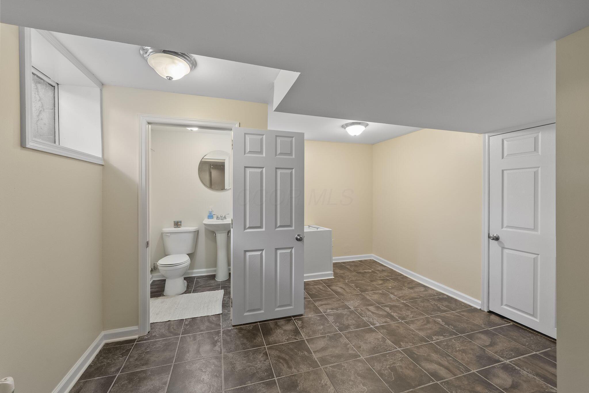 Columbus, Ohio, 43221, United States, 4 Bedrooms Bedrooms, ,5 BathroomsBathrooms,Residential,Active,1953422