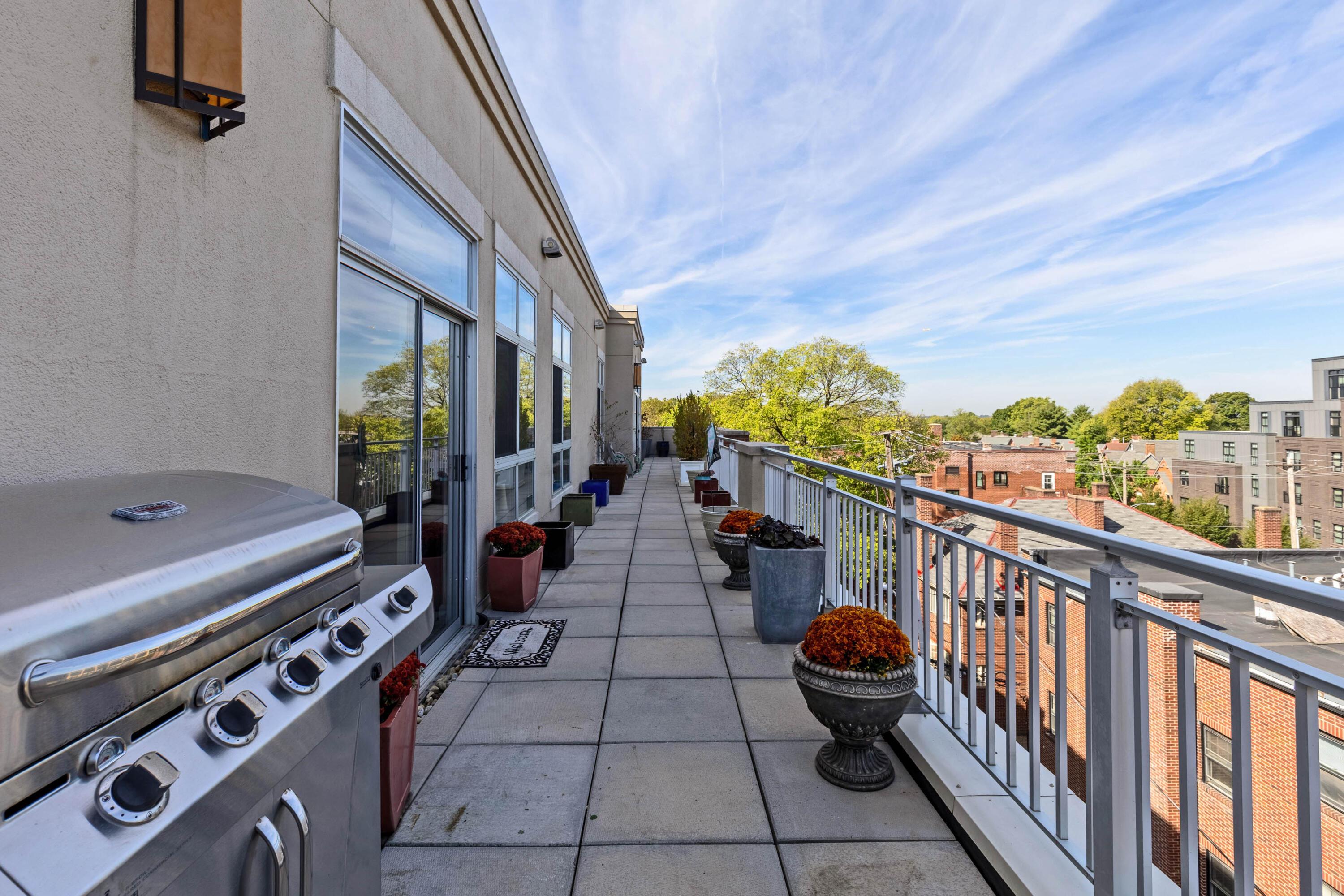 Columbus, Ohio, 43215, United States, 3 Bedrooms Bedrooms, ,4 BathroomsBathrooms,Residential,Active,1954011