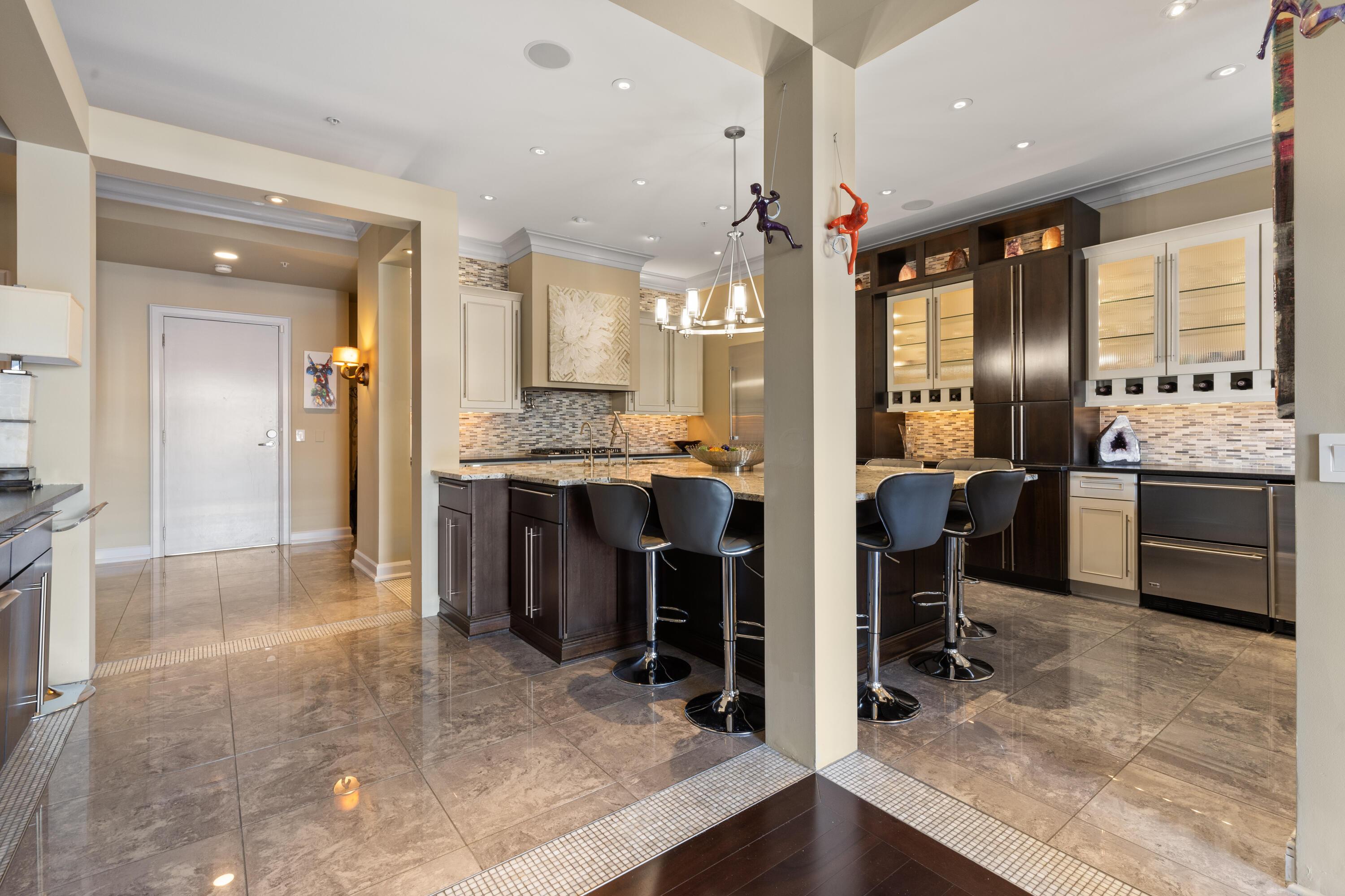 Columbus, Ohio, 43215, United States, 3 Bedrooms Bedrooms, ,4 BathroomsBathrooms,Residential,Active,1954011