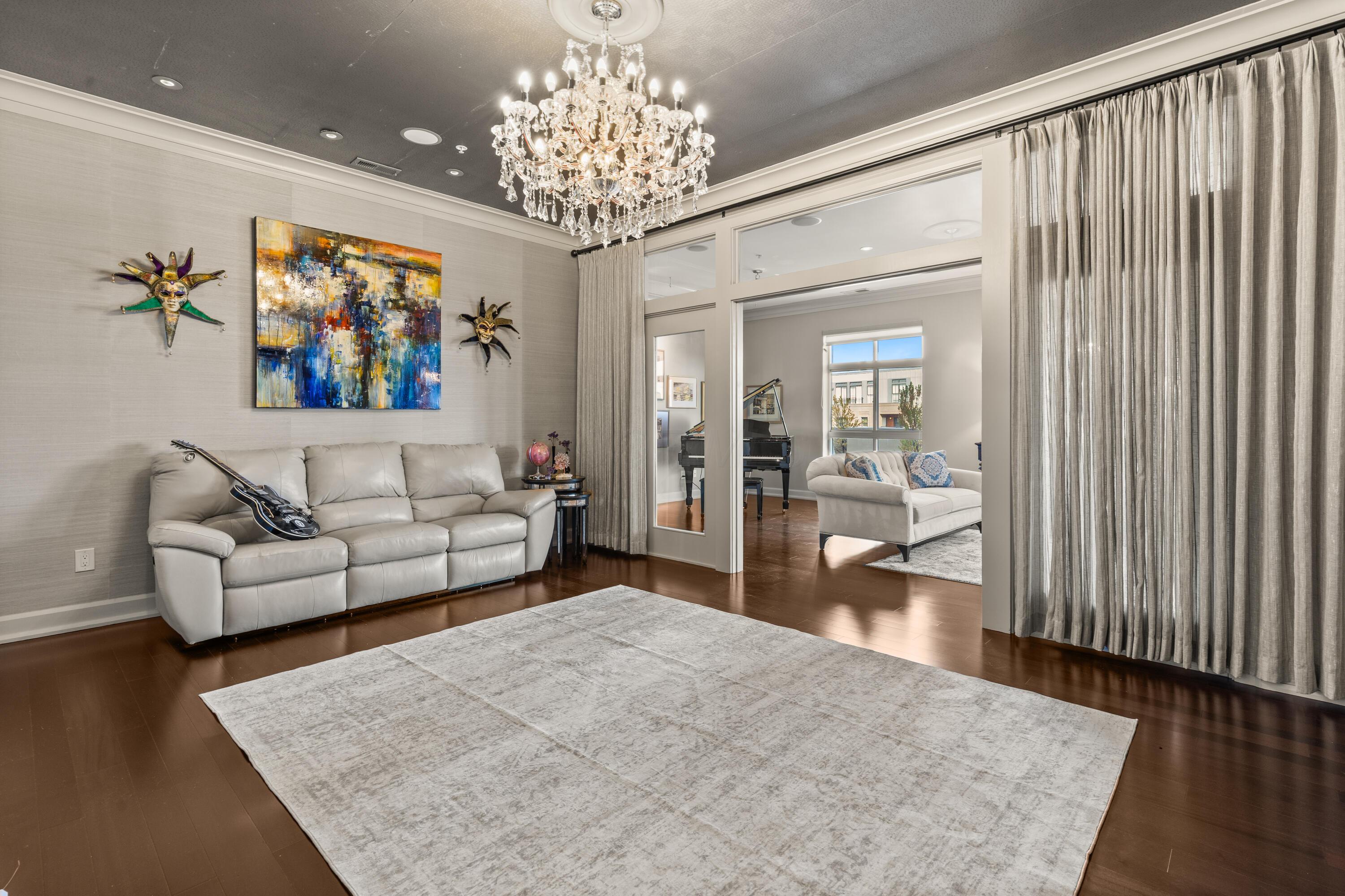 Columbus, Ohio, 43215, United States, 3 Bedrooms Bedrooms, ,4 BathroomsBathrooms,Residential,Active,1954011