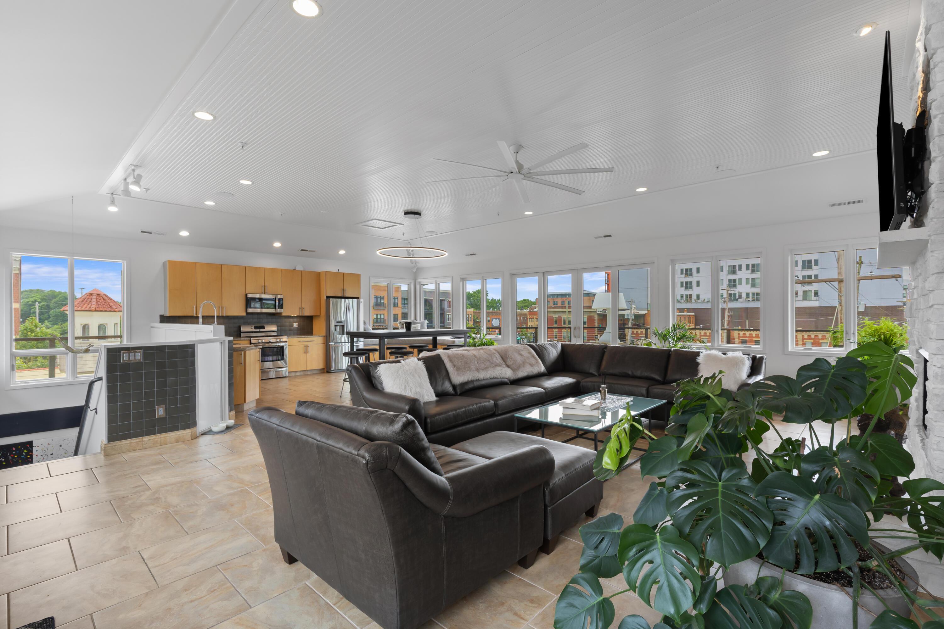 Columbus, Ohio, 43201, United States, 3 Bedrooms Bedrooms, ,5 BathroomsBathrooms,Residential,Active,1894778