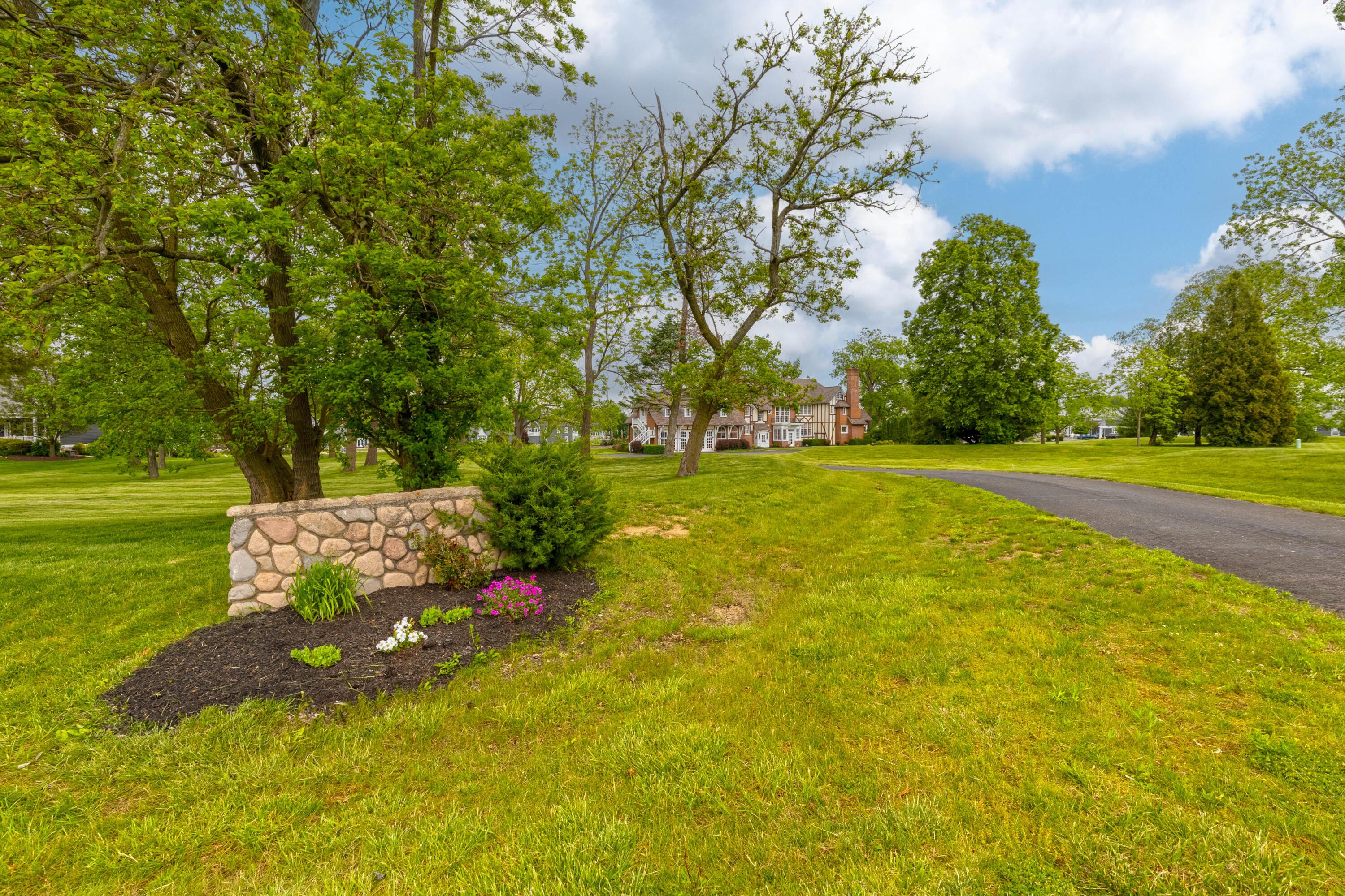 Thornville, Ohio, 43076, United States, 9 Bedrooms Bedrooms, ,7 BathroomsBathrooms,Residential,Active,1821951