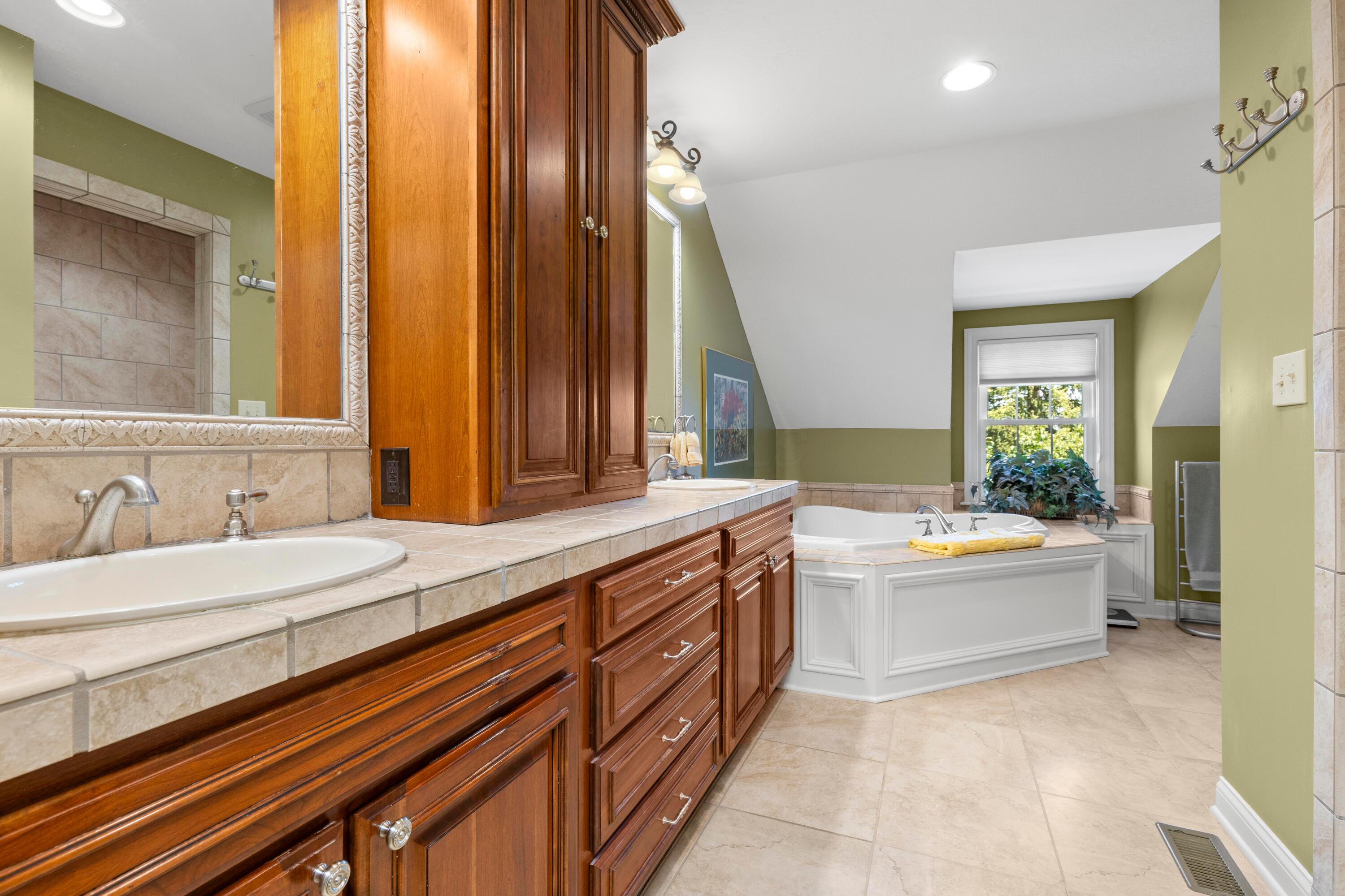 Lancaster, Ohio, 43130, United States, 4 Bedrooms Bedrooms, ,4 BathroomsBathrooms,Residential,Active,1910133