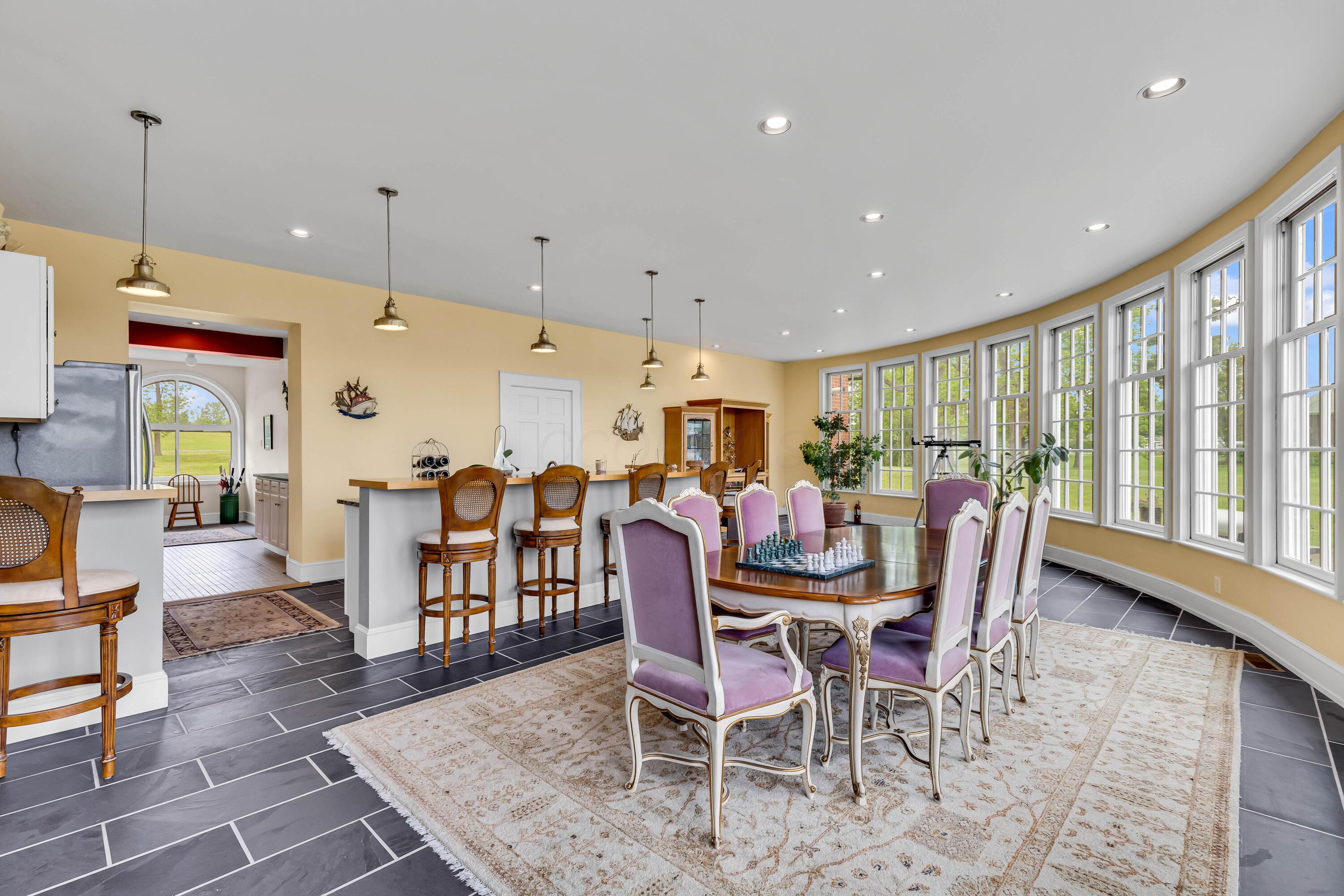 Thornville, Ohio, 43076, United States, 9 Bedrooms Bedrooms, ,7 BathroomsBathrooms,Residential,Active,1821951