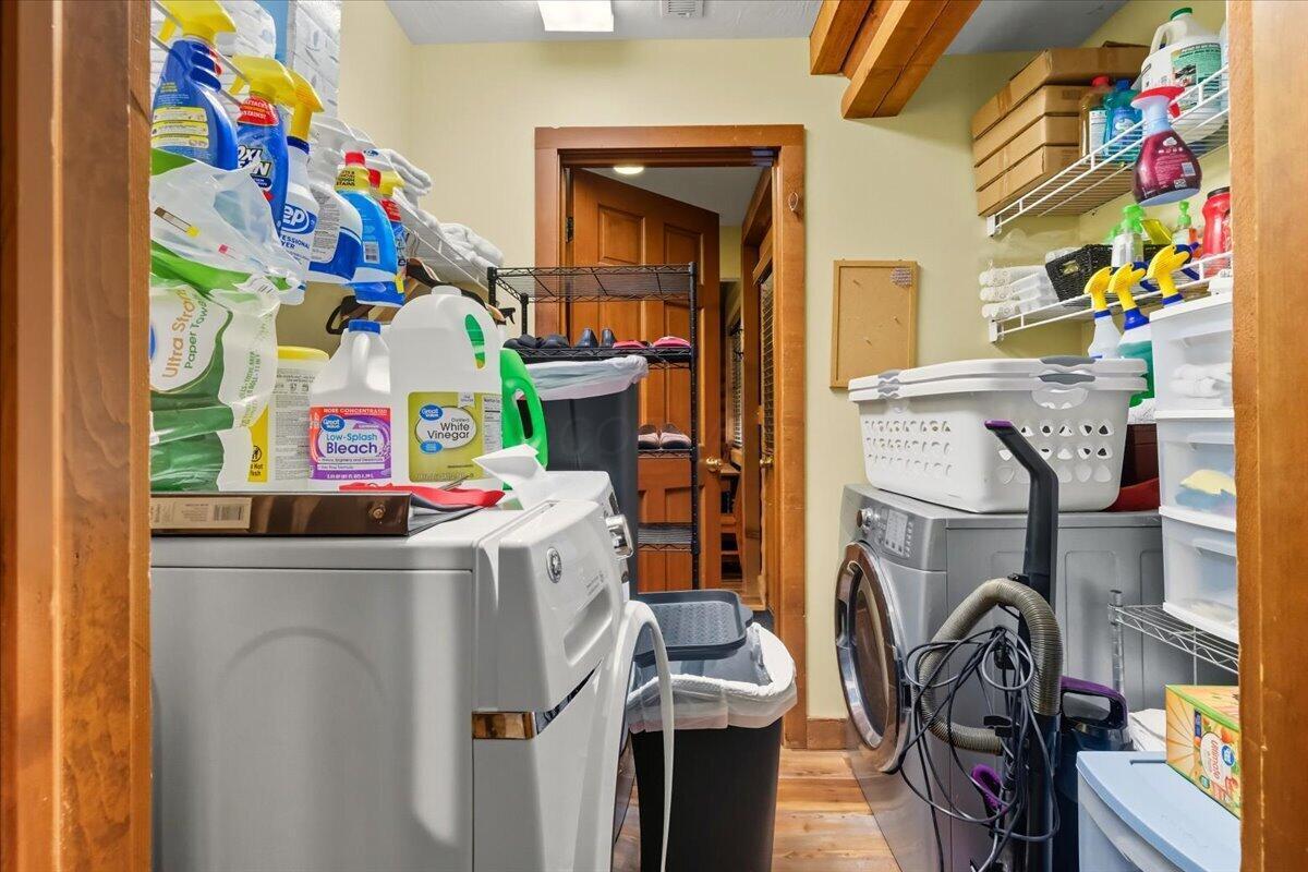 Fredericktown, Ohio, 43019, United States, 8 Bedrooms Bedrooms, ,7 BathroomsBathrooms,Residential,Active,1953994