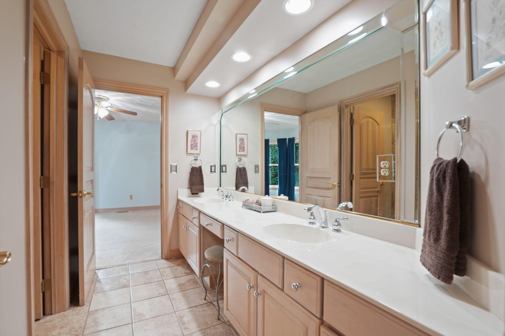 Powell, Ohio, 43065, United States, 5 Bedrooms Bedrooms, ,6 BathroomsBathrooms,Residential,Active,1989786