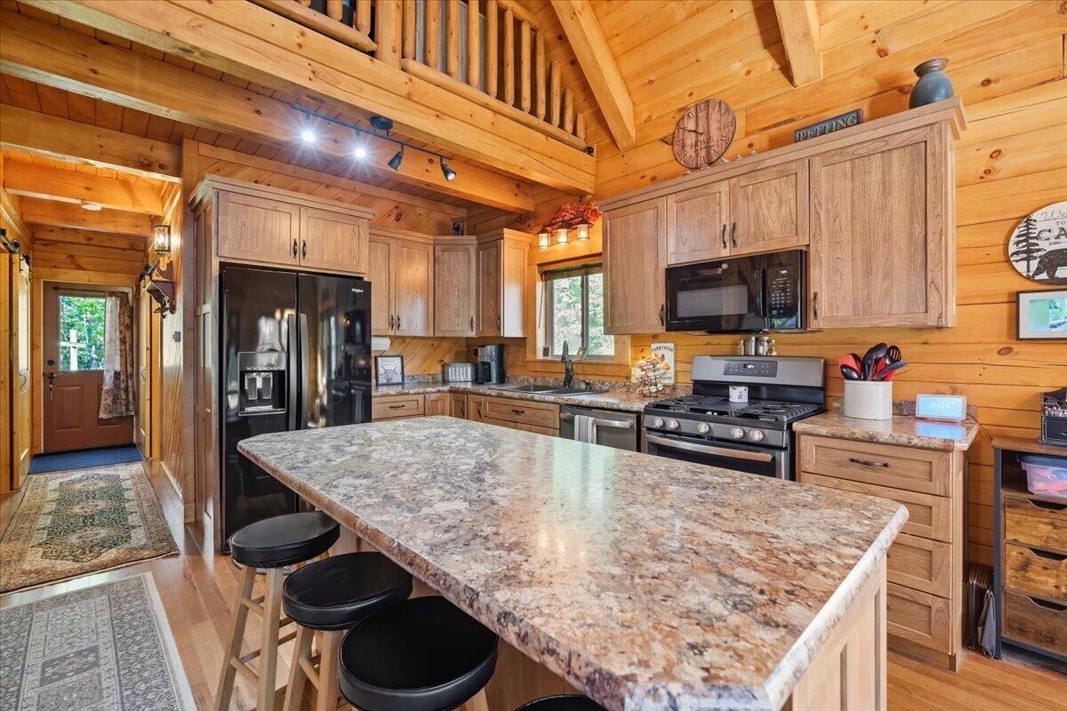 Fredericktown, Ohio, 43019, United States, 8 Bedrooms Bedrooms, ,7 BathroomsBathrooms,Residential,Active,1953994