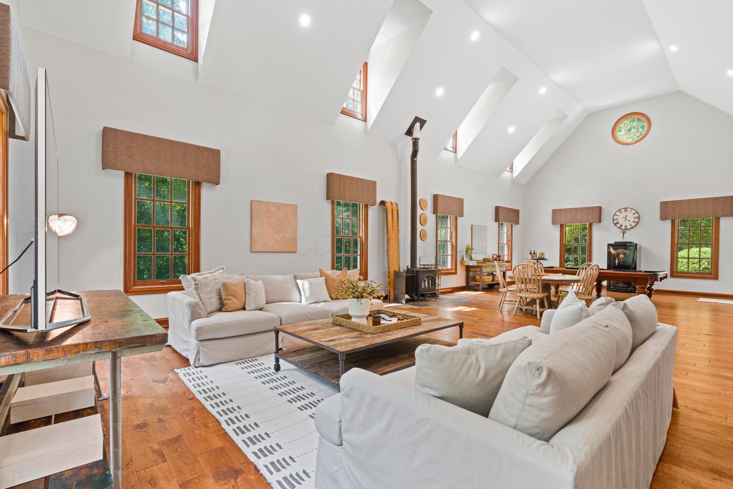 Sunbury, Ohio, 43074, United States, 5 Bedrooms Bedrooms, ,7 BathroomsBathrooms,Residential,Active,1912834