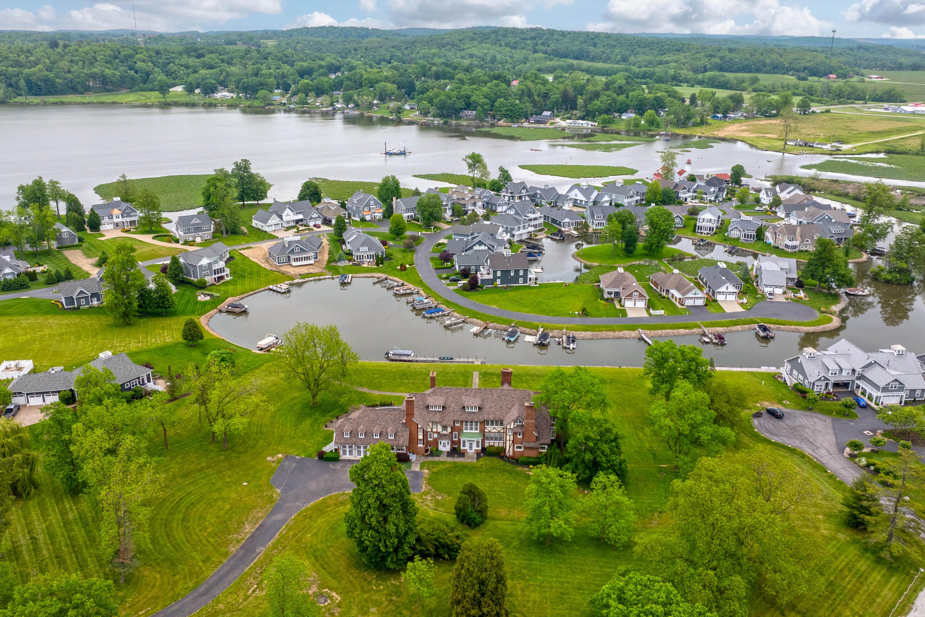 Thornville, Ohio, 43076, United States, 9 Bedrooms Bedrooms, ,7 BathroomsBathrooms,Residential,Active,1821951