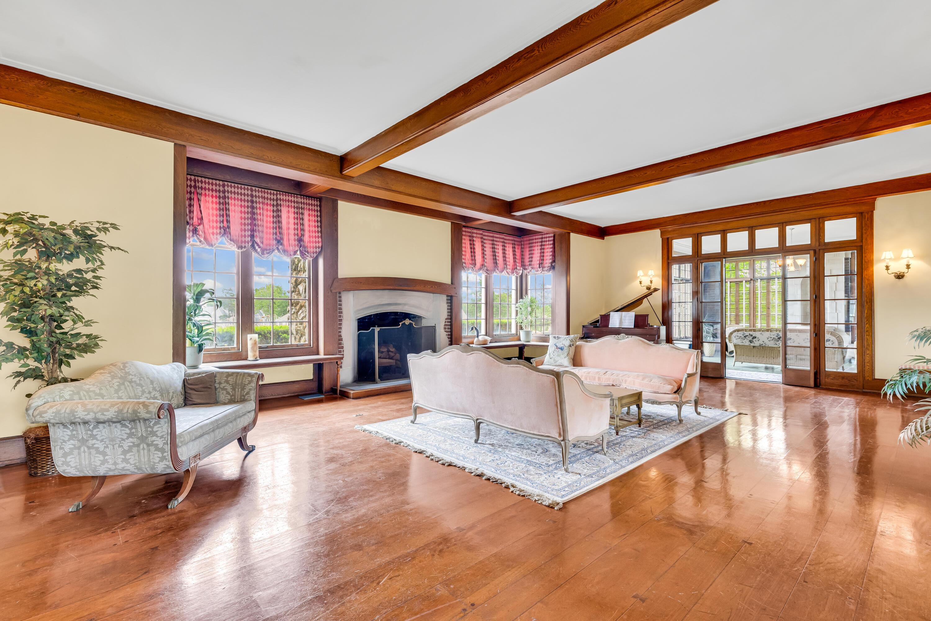 Thornville, Ohio, 43076, United States, 9 Bedrooms Bedrooms, ,7 BathroomsBathrooms,Residential,Active,1821951