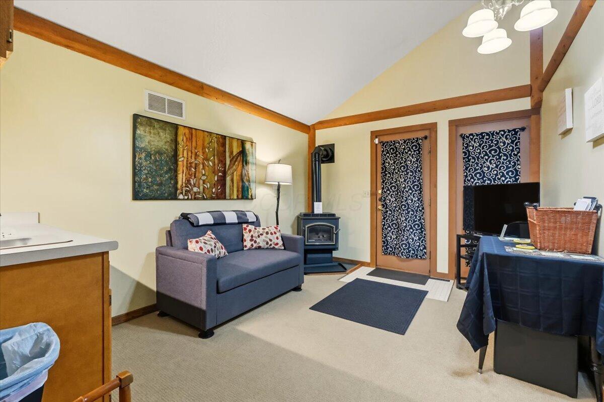 Fredericktown, Ohio, 43019, United States, 8 Bedrooms Bedrooms, ,7 BathroomsBathrooms,Residential,Active,1953994