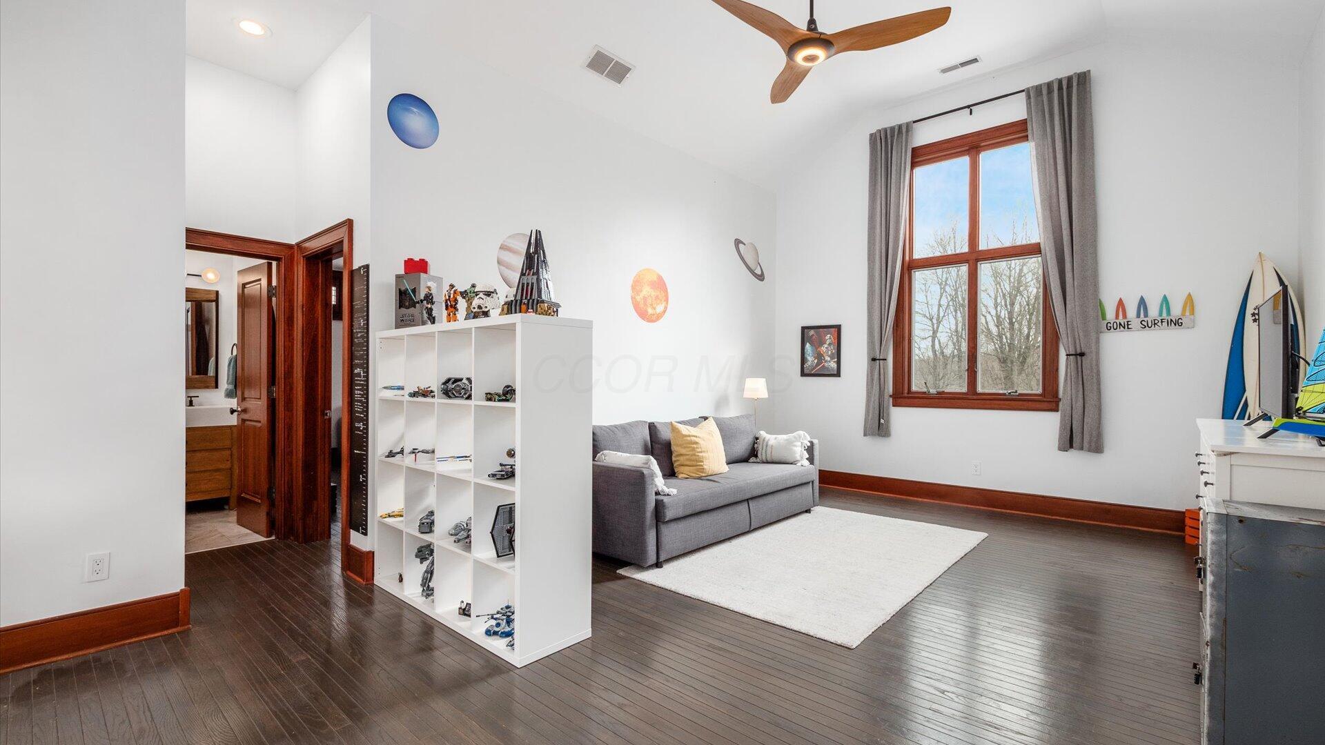 Granville, Ohio, 43023, United States, 4 Bedrooms Bedrooms, ,5 BathroomsBathrooms,Residential,Active,2015467