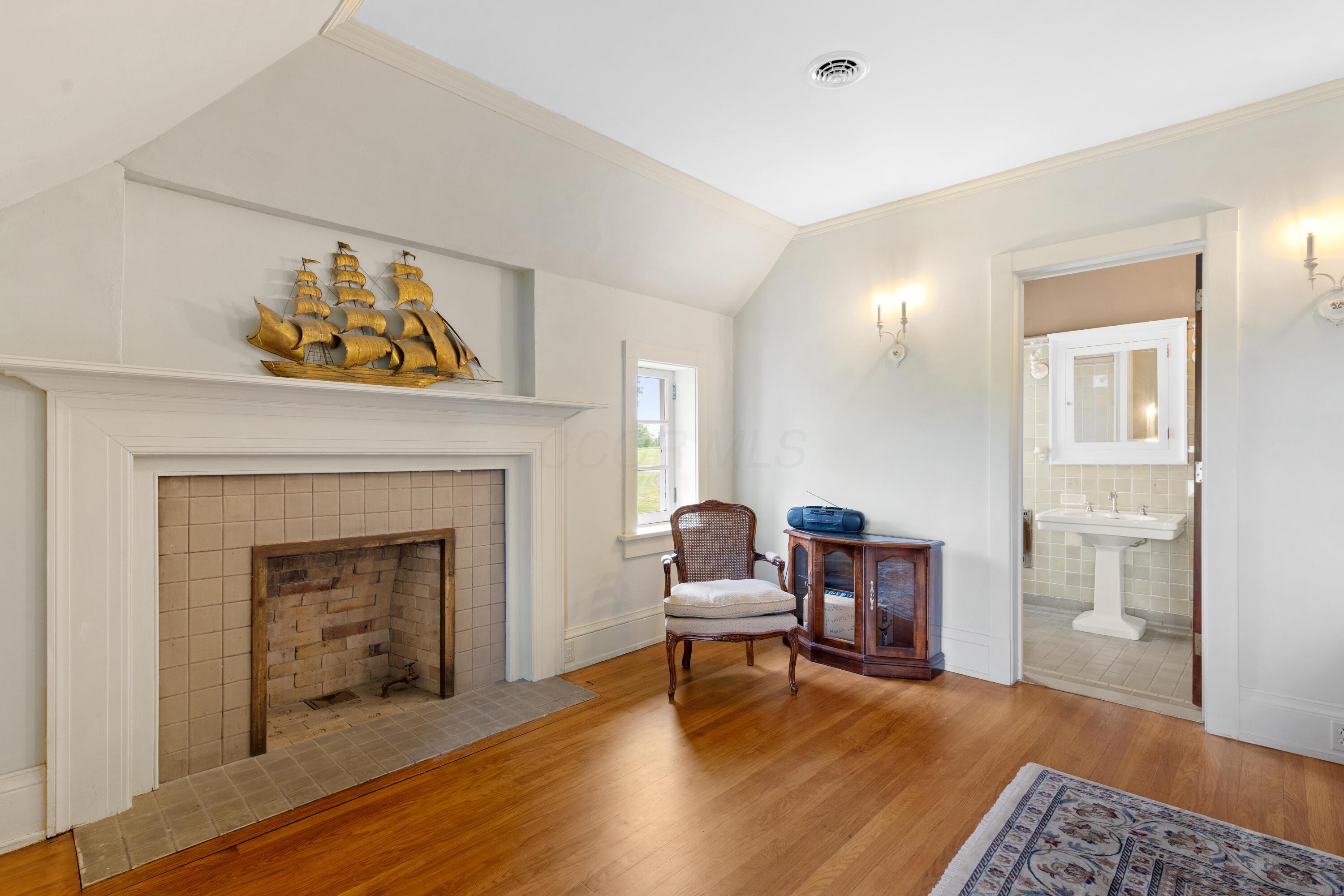 Thornville, Ohio, 43076, United States, 9 Bedrooms Bedrooms, ,7 BathroomsBathrooms,Residential,Active,1821951