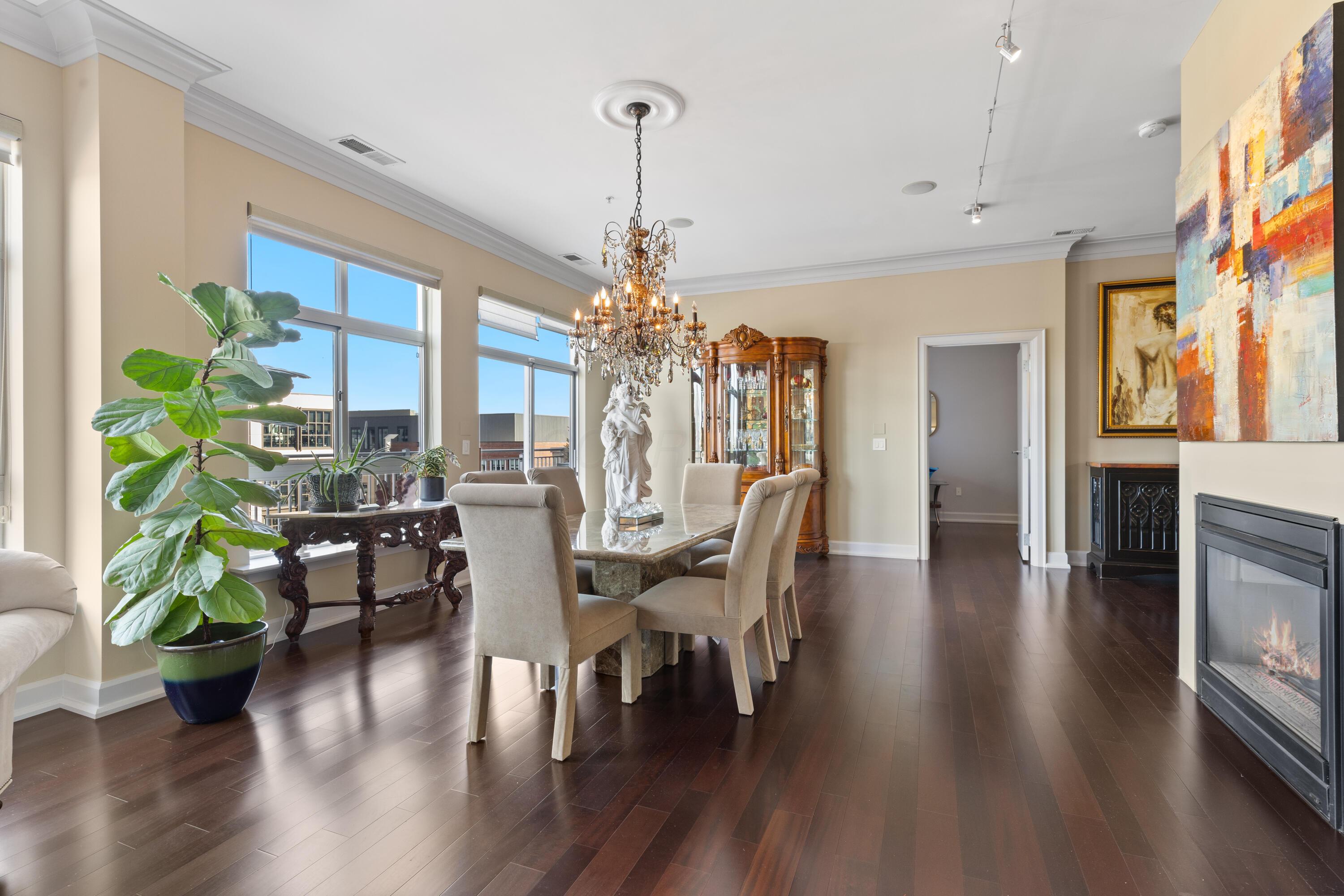 Columbus, Ohio, 43215, United States, 3 Bedrooms Bedrooms, ,4 BathroomsBathrooms,Residential,Active,1954011