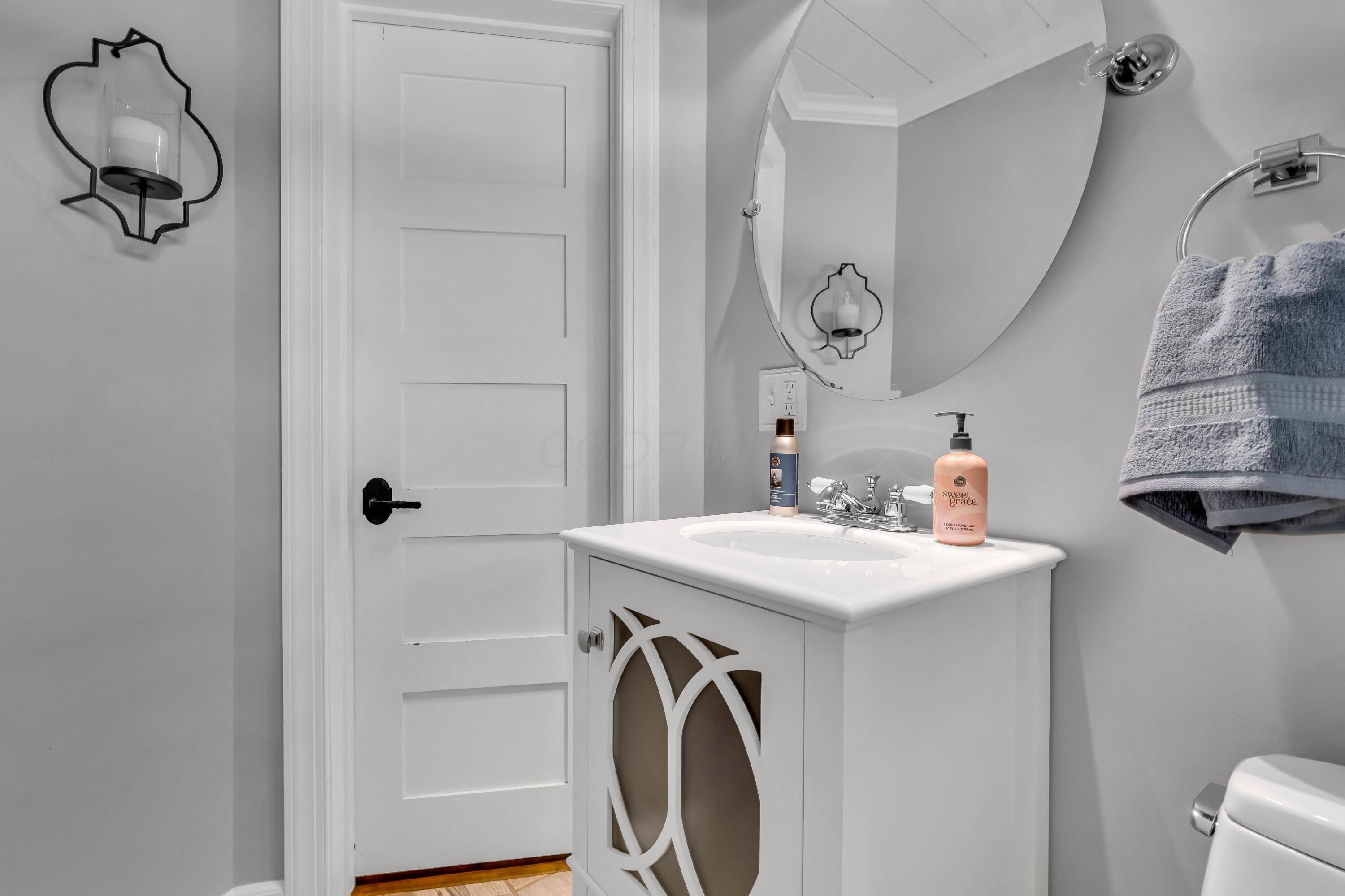 Centerburg, Ohio, 43011, United States, 5 Bedrooms Bedrooms, ,5 BathroomsBathrooms,Residential,Active,1999913